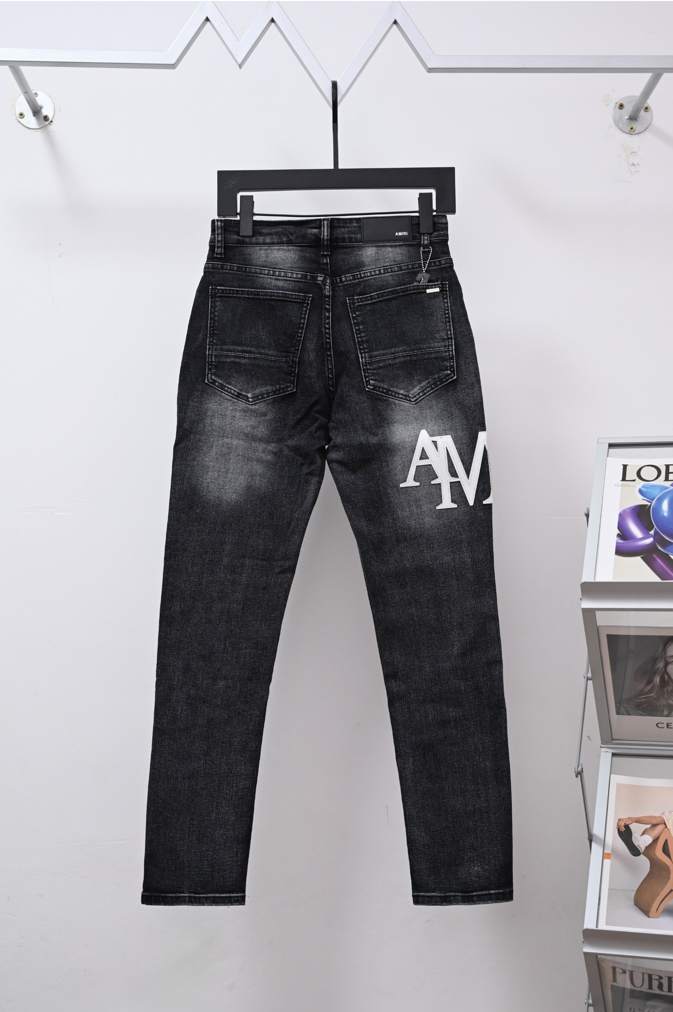 AMIRI スーパーコピー ダメージデニムパンツ ロゴデザイン スリムストリートジーンズ｜スーパーコピー服