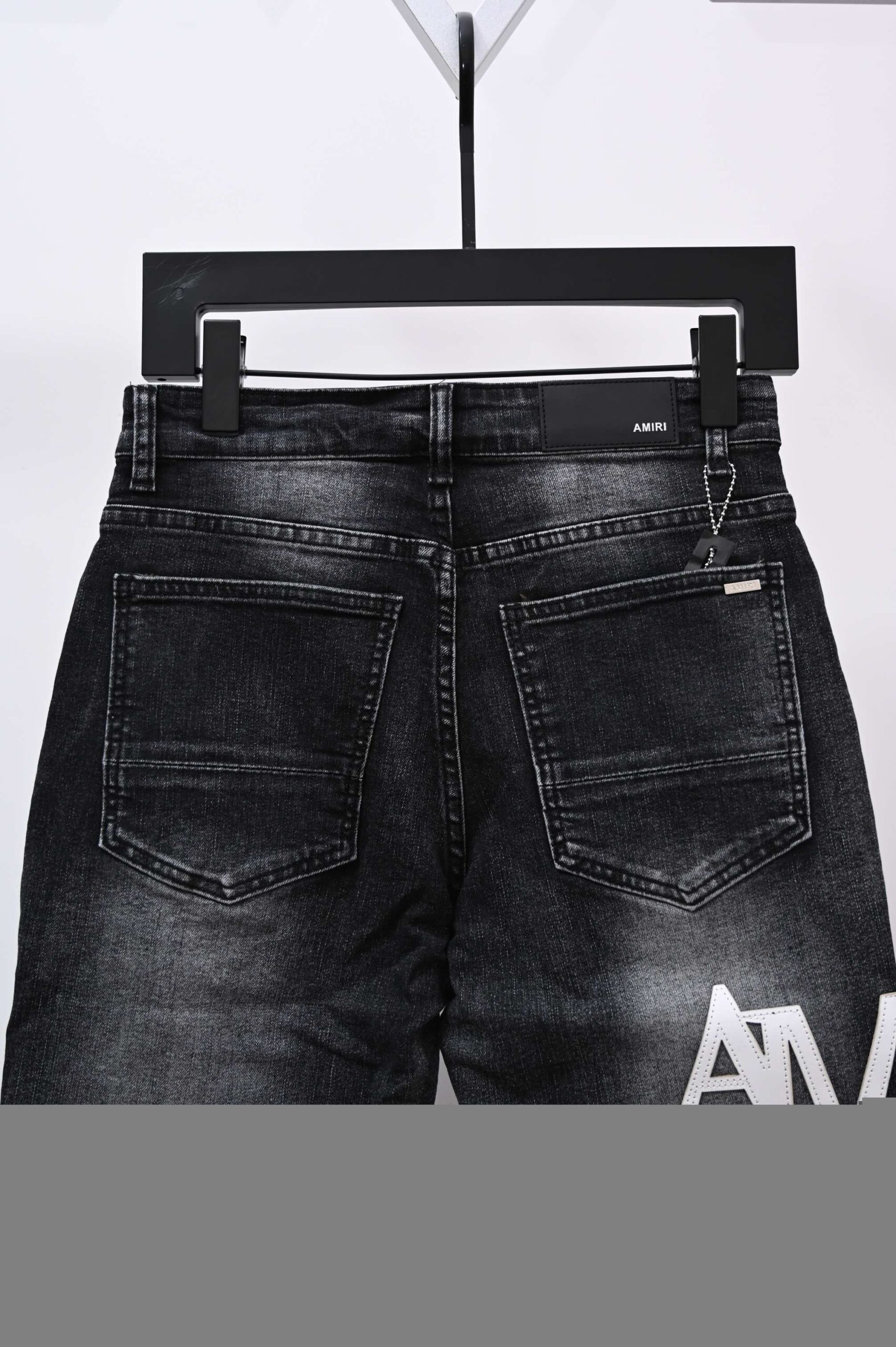 AMIRI スーパーコピー ダメージデニムパンツ ロゴデザイン スリムストリートジーンズ｜スーパーコピー服