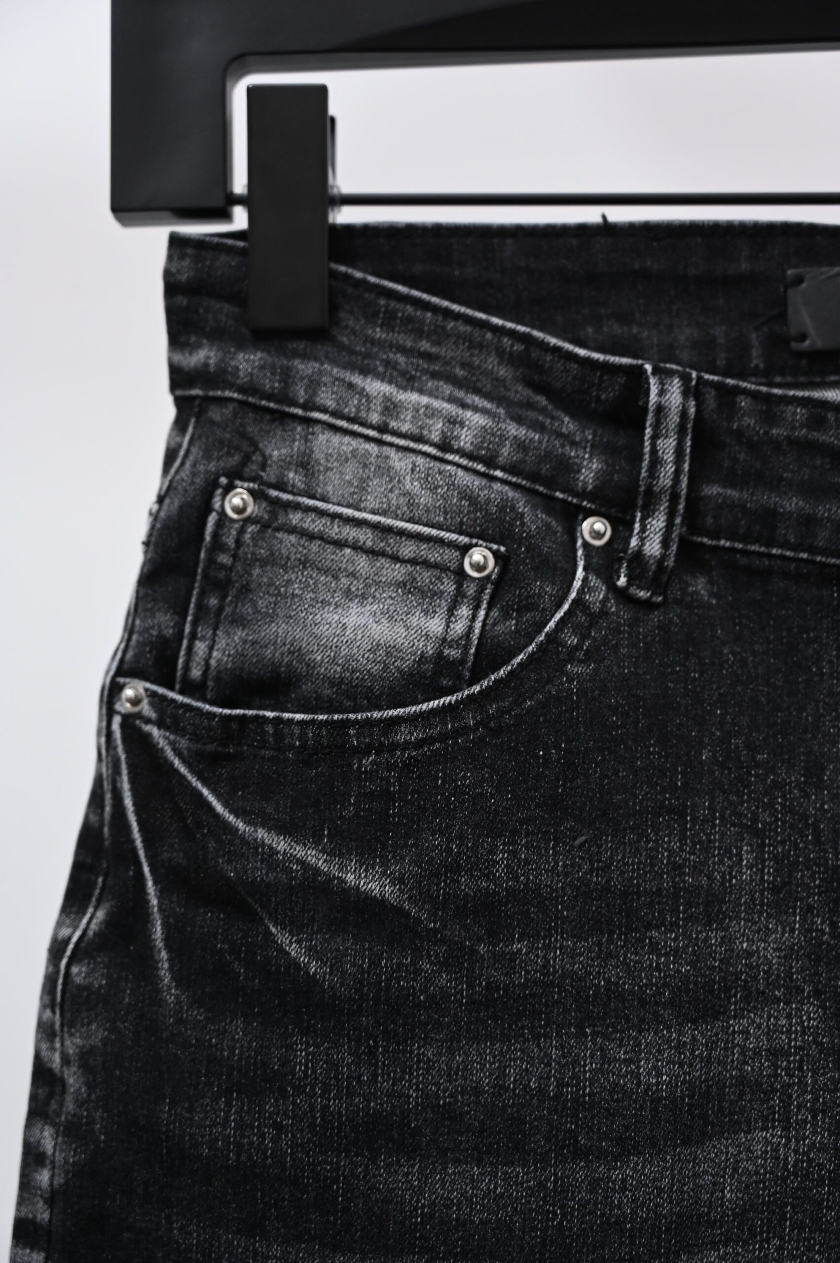 AMIRI スーパーコピー ダメージデニムパンツ ロゴデザイン スリムストリートジーンズ｜スーパーコピー服