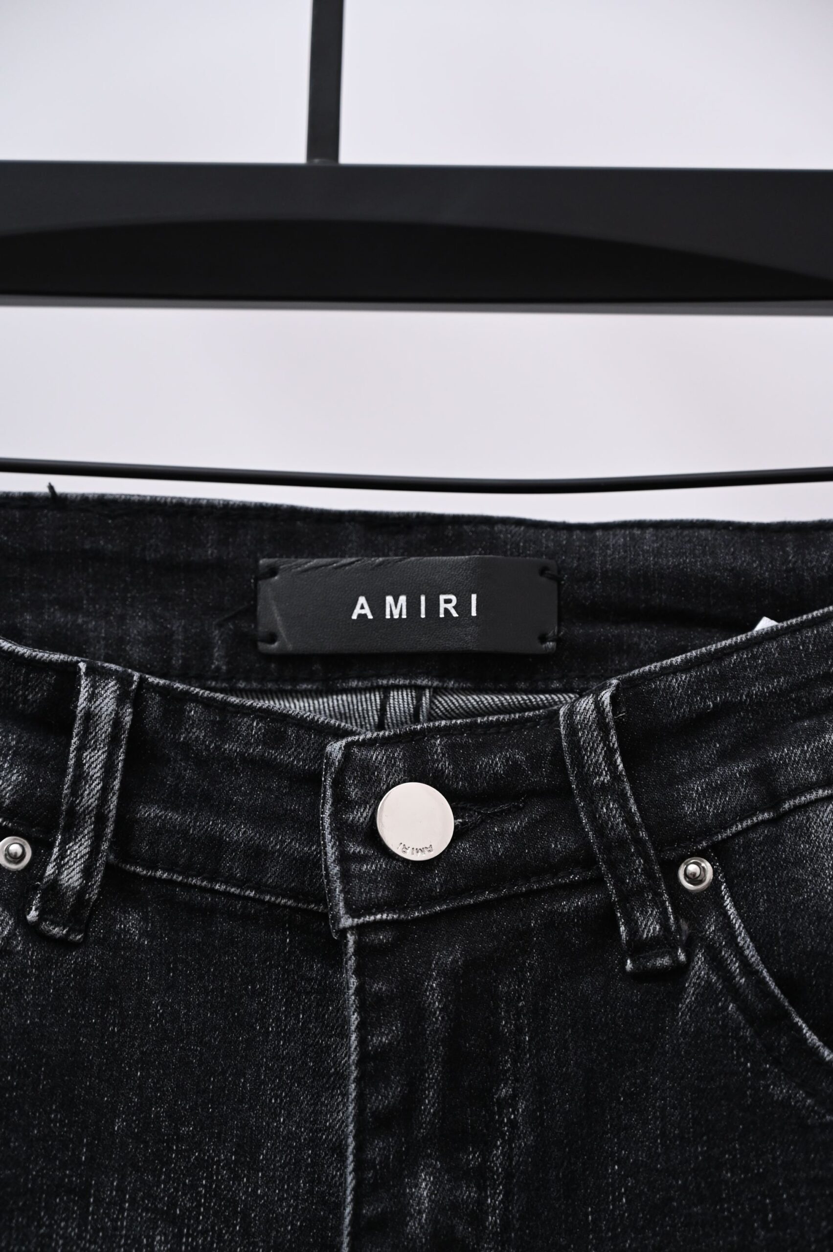 AMIRI スーパーコピー ダメージデニムパンツ ロゴデザイン スリムストリートジーンズ｜スーパーコピー服