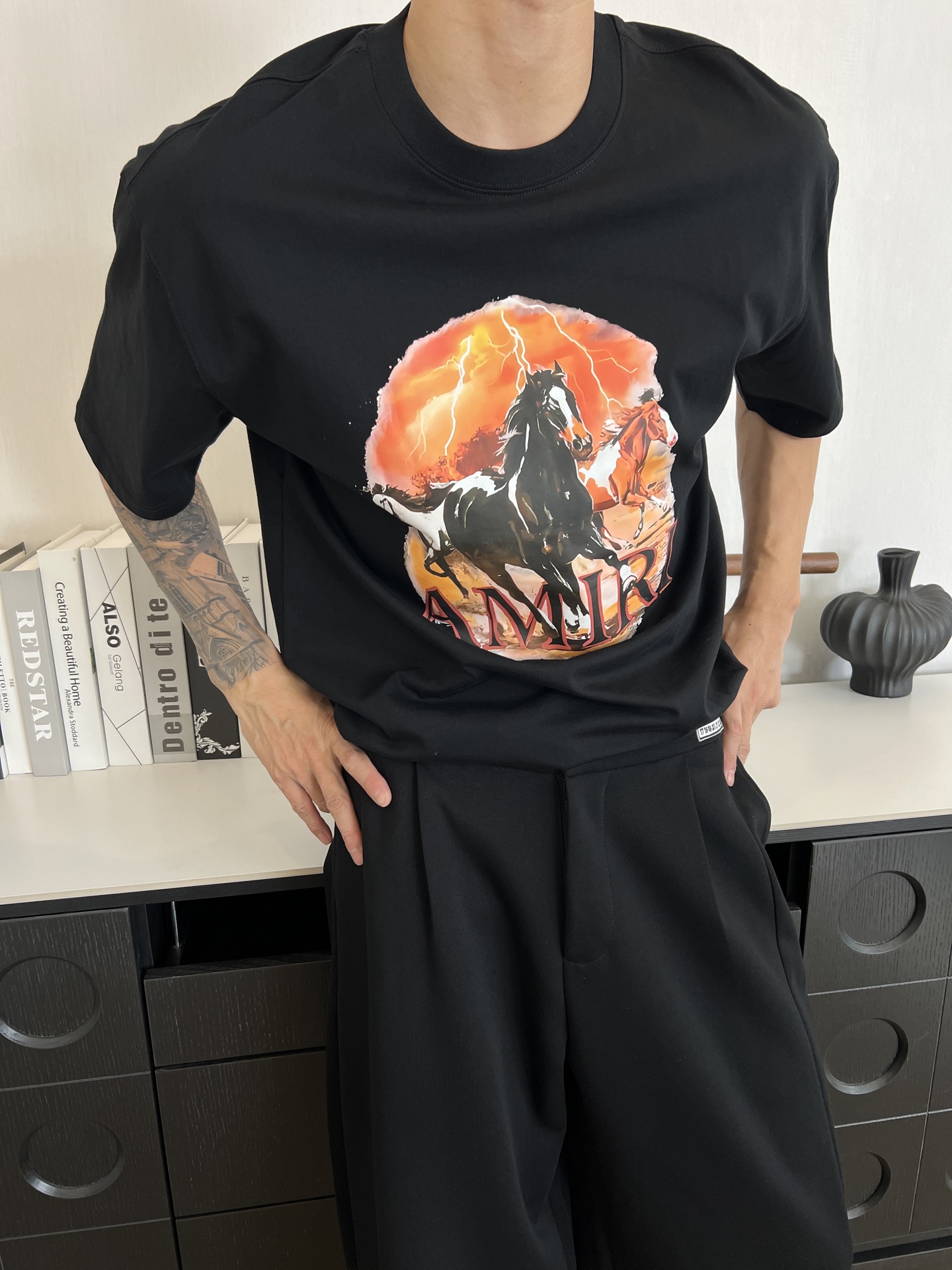 AMIRI 高品質レプリカ グラフィックプリント Tシャツ メンズ ストリートデザイン｜スーパーコピー服