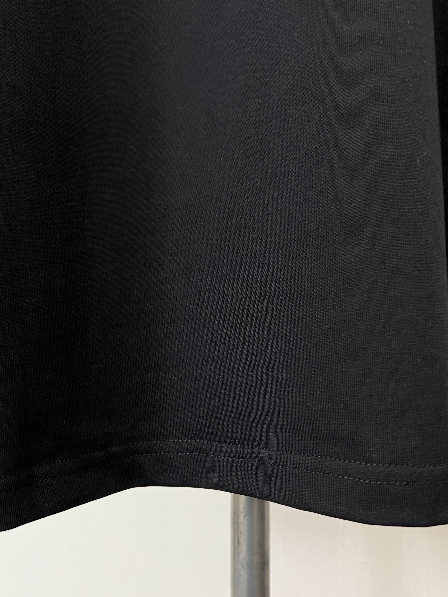 AMIRI 高品質レプリカ グラフィックプリント Tシャツ メンズ ストリートデザイン｜スーパーコピー服