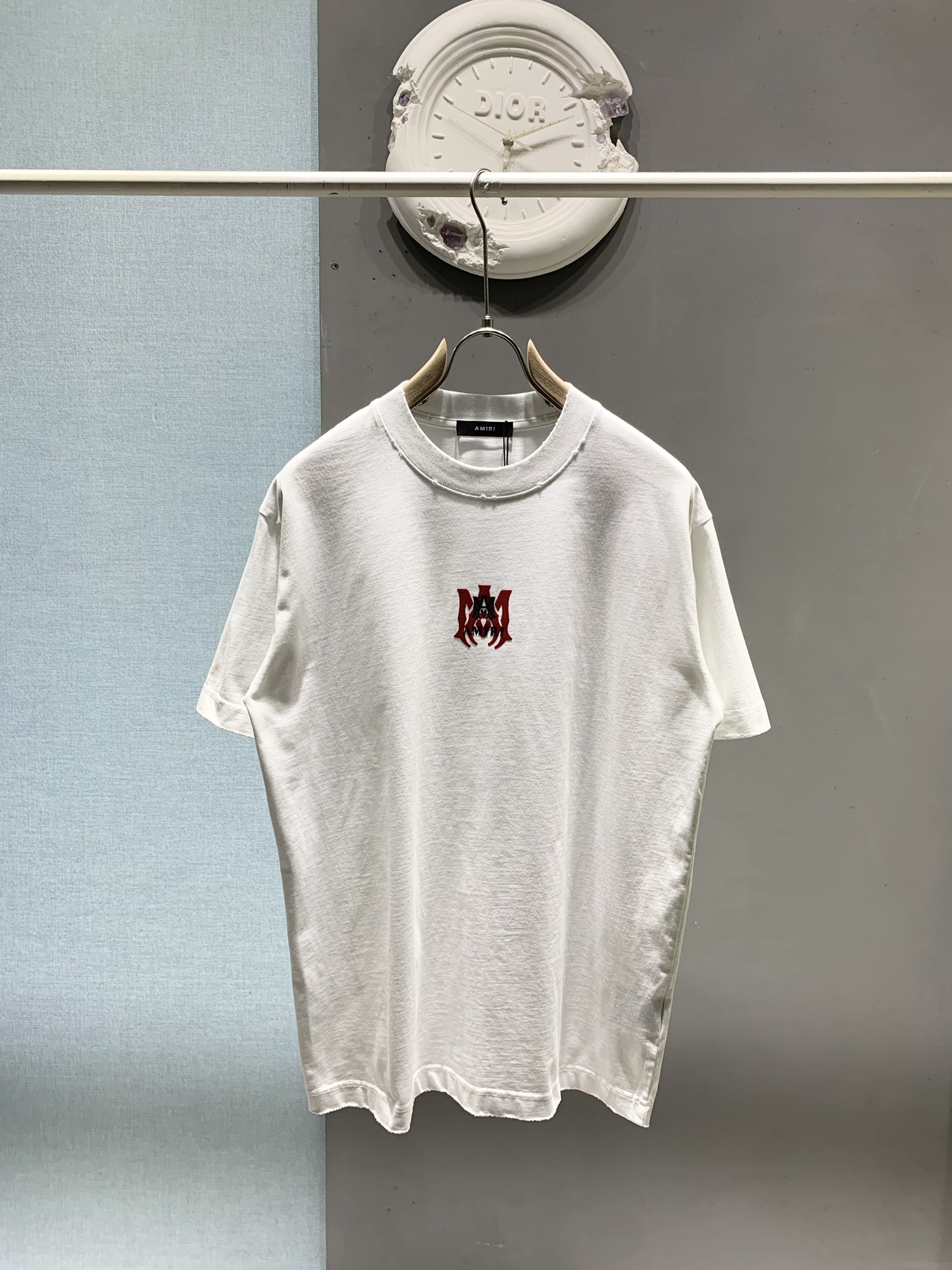 アミリ スーパーコピー ロゴ刺繍Tシャツ ストリート人気 シンプル半袖 メンズ定番モデル|スーパーコピーn級優良店 1 アミリ スーパーコピー ロゴ刺繍Tシャツ ストリート人気 シンプル半袖 メンズ定番モデル|スーパーコピー服