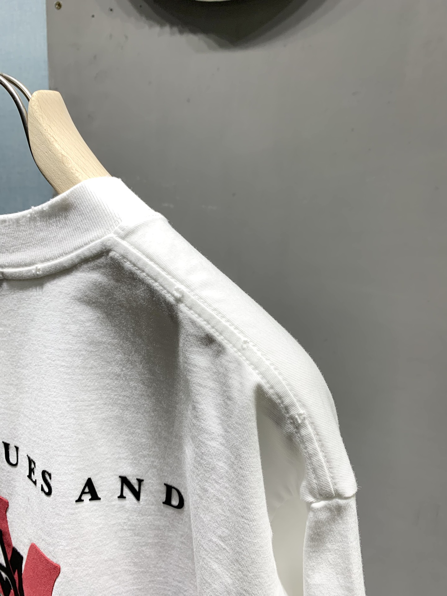 アミリ スーパーコピー ロゴ刺繍Tシャツ ストリート人気 シンプル半袖 メンズ定番モデル|スーパーコピーn級優良店 4 アミリ スーパーコピー ロゴ刺繍Tシャツ ストリート人気 シンプル半袖 メンズ定番モデル|スーパーコピー服