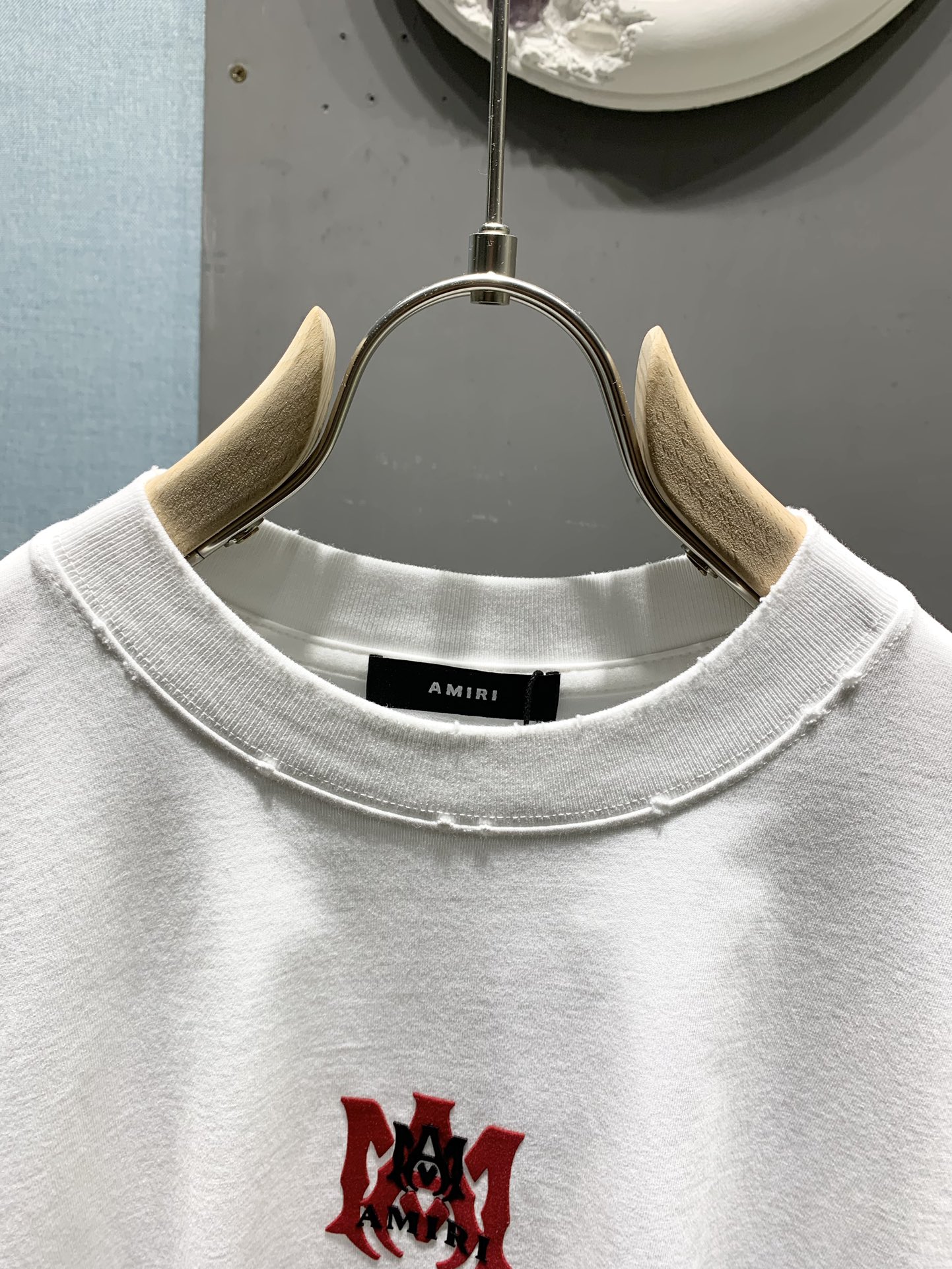 アミリ スーパーコピー ロゴ刺繍Tシャツ ストリート人気 シンプル半袖 メンズ定番モデル|スーパーコピーn級優良店 6 アミリ スーパーコピー ロゴ刺繍Tシャツ ストリート人気 シンプル半袖 メンズ定番モデル|スーパーコピー服