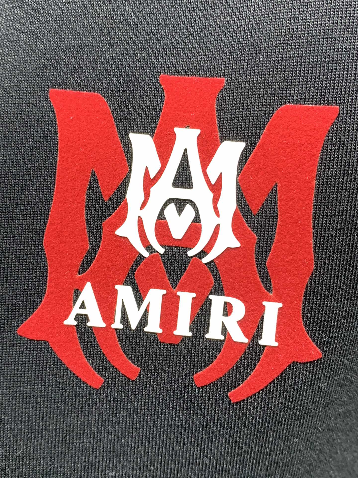 アミリ コピー ロゴ刺繍Tシャツ ストリート人気 ブラック半袖 メンズファッション｜スーパーコピー服