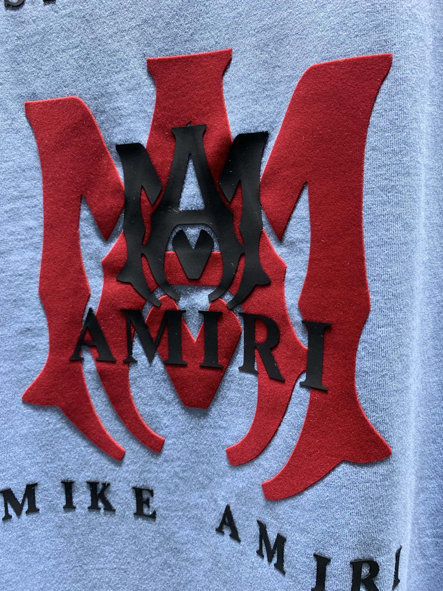 アミリ n級品 ロゴ刺繍Tシャツ ストリート系 半袖ライトブルー メンズ人気｜スーパーコピー服