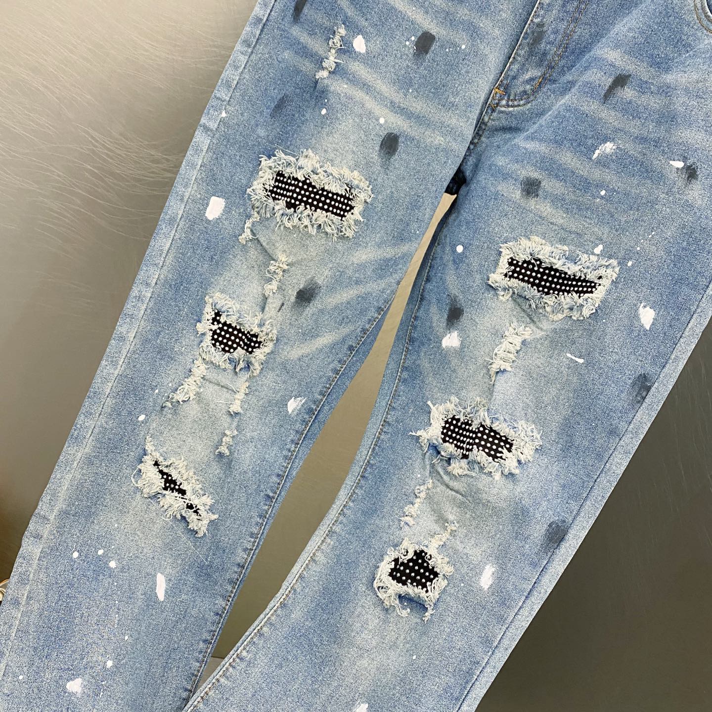 アミリ 高品質レプリカ ダメージ加工デニムパンツ ストリート系 メンズクラッシュジーンズ｜スーパーコピー服