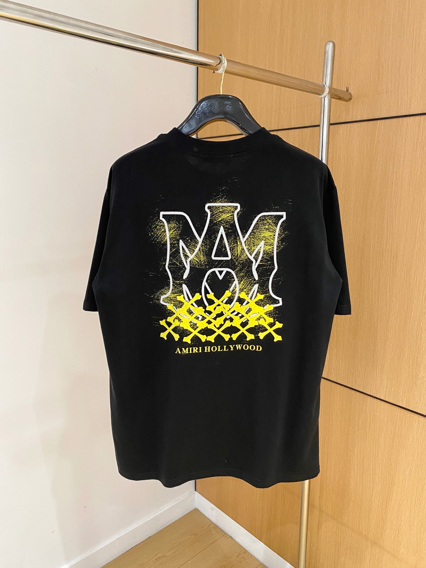 アミリ 並行輸入品 ロゴ刺繍Tシャツ ミニロゴデザイン ストリート人気 半袖モデル｜スーパーコピー服