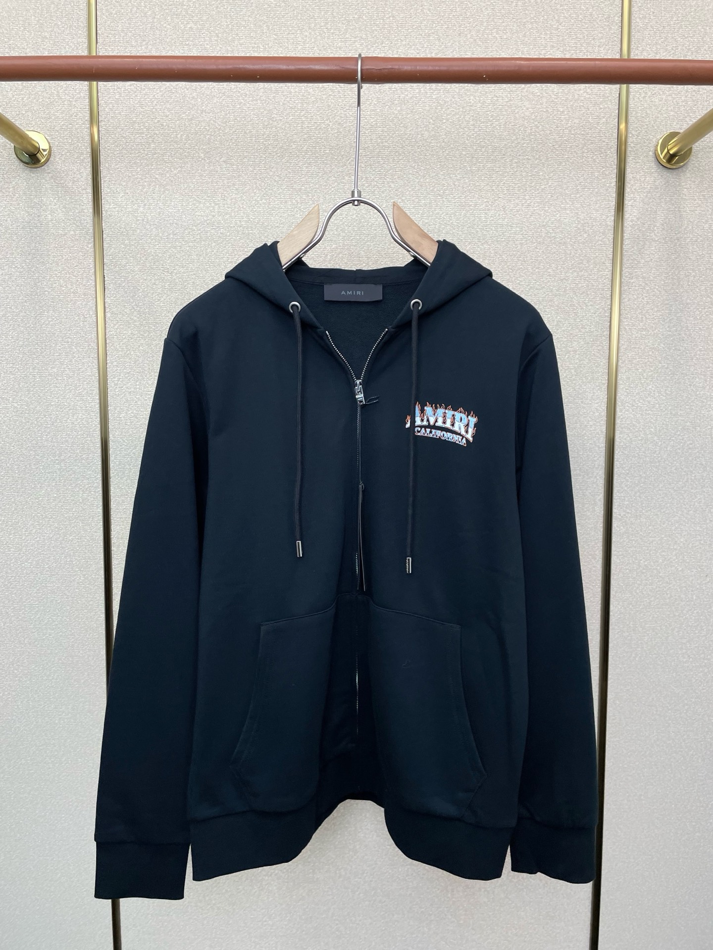 アミリ スーパーコピー ロゴ刺繍ジップパーカー ストリート人気 フーディー メンズ定番モデル｜スーパーコピー服