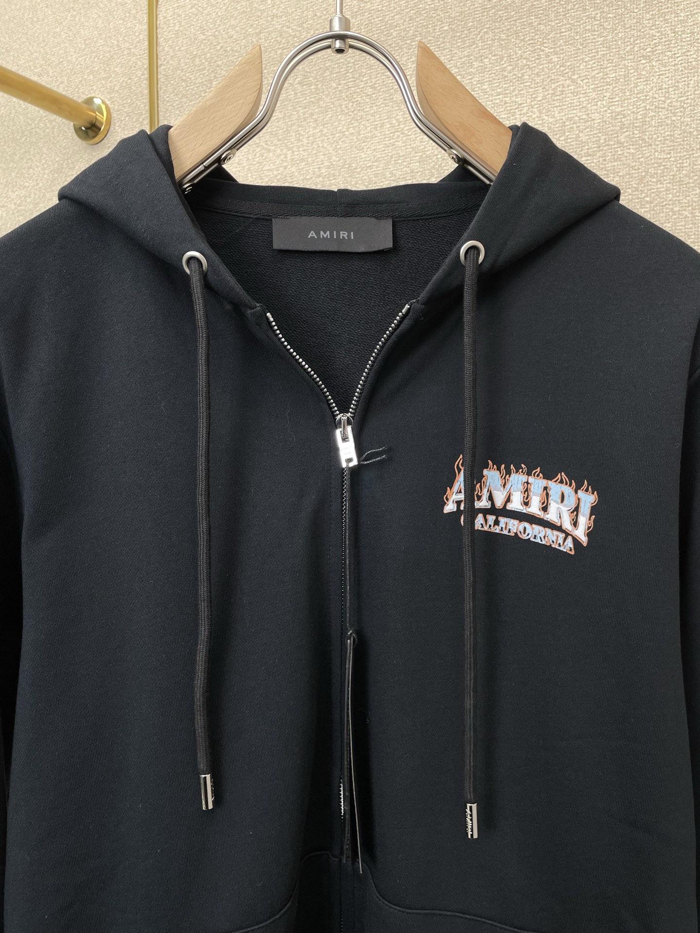 アミリ スーパーコピー ロゴ刺繍ジップパーカー ストリート人気 フーディー メンズ定番モデル｜スーパーコピー服