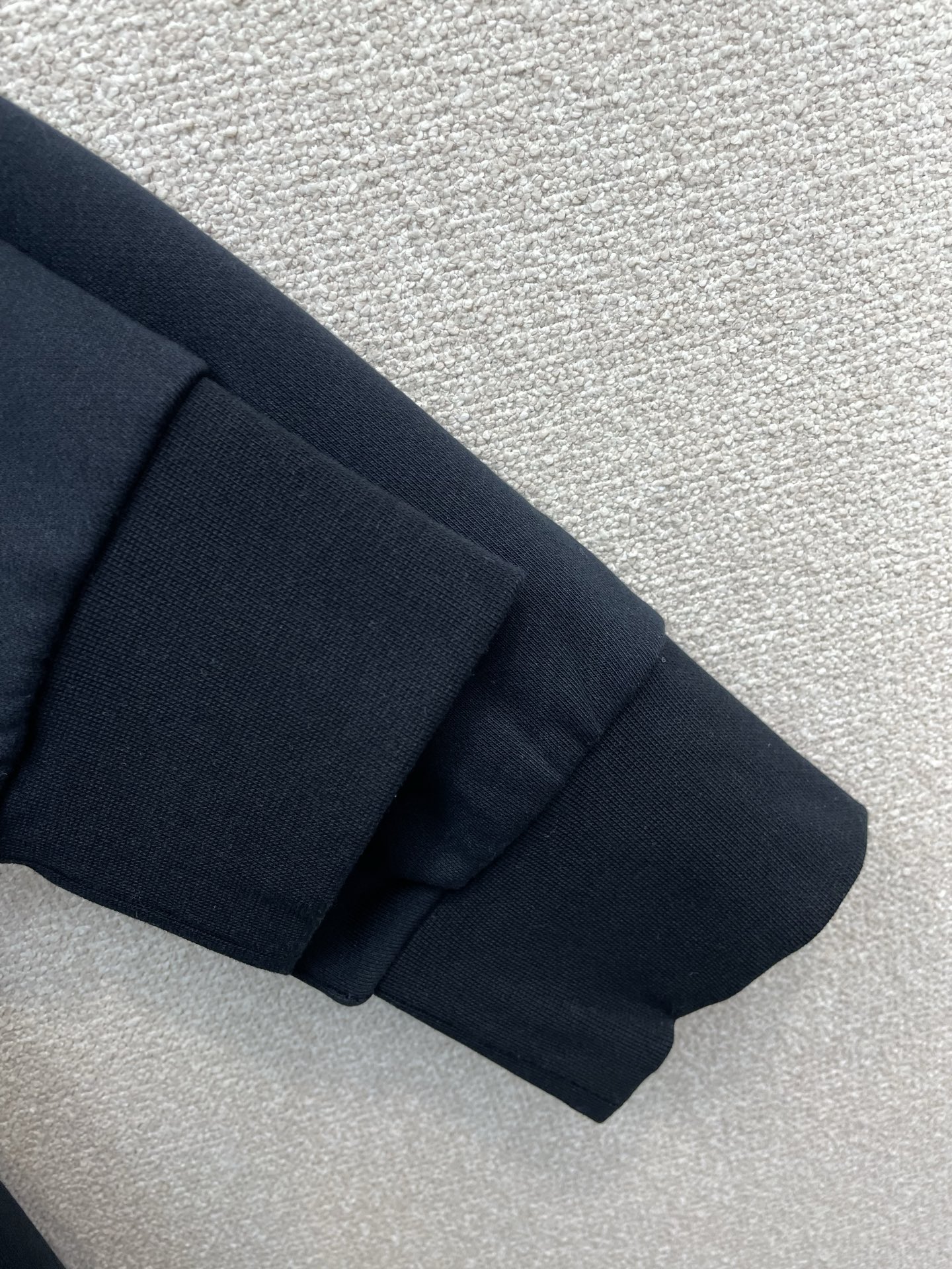 アミリ スーパーコピー ロゴ刺繍ジップパーカー ストリート人気 フーディー メンズ定番モデル｜スーパーコピー服