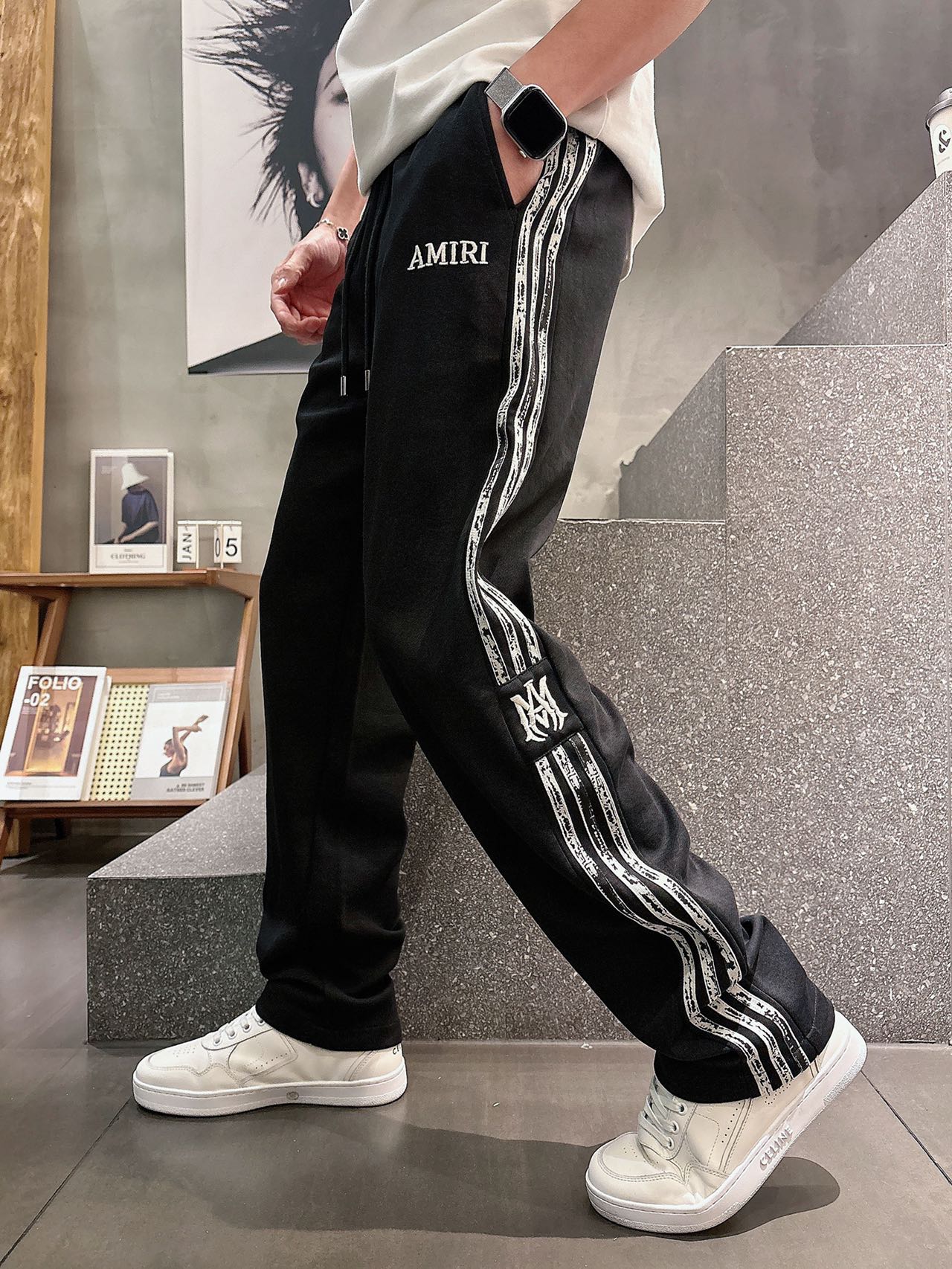 アミリ コピー サイドラインスウェットパンツ ストリート人気 ロゴ刺繍 メンズジョガー|スーパーコピーn級優良店 1 アミリ コピー サイドラインスウェットパンツ ストリート人気 ロゴ刺繍 メンズジョガー|スーパーコピー服