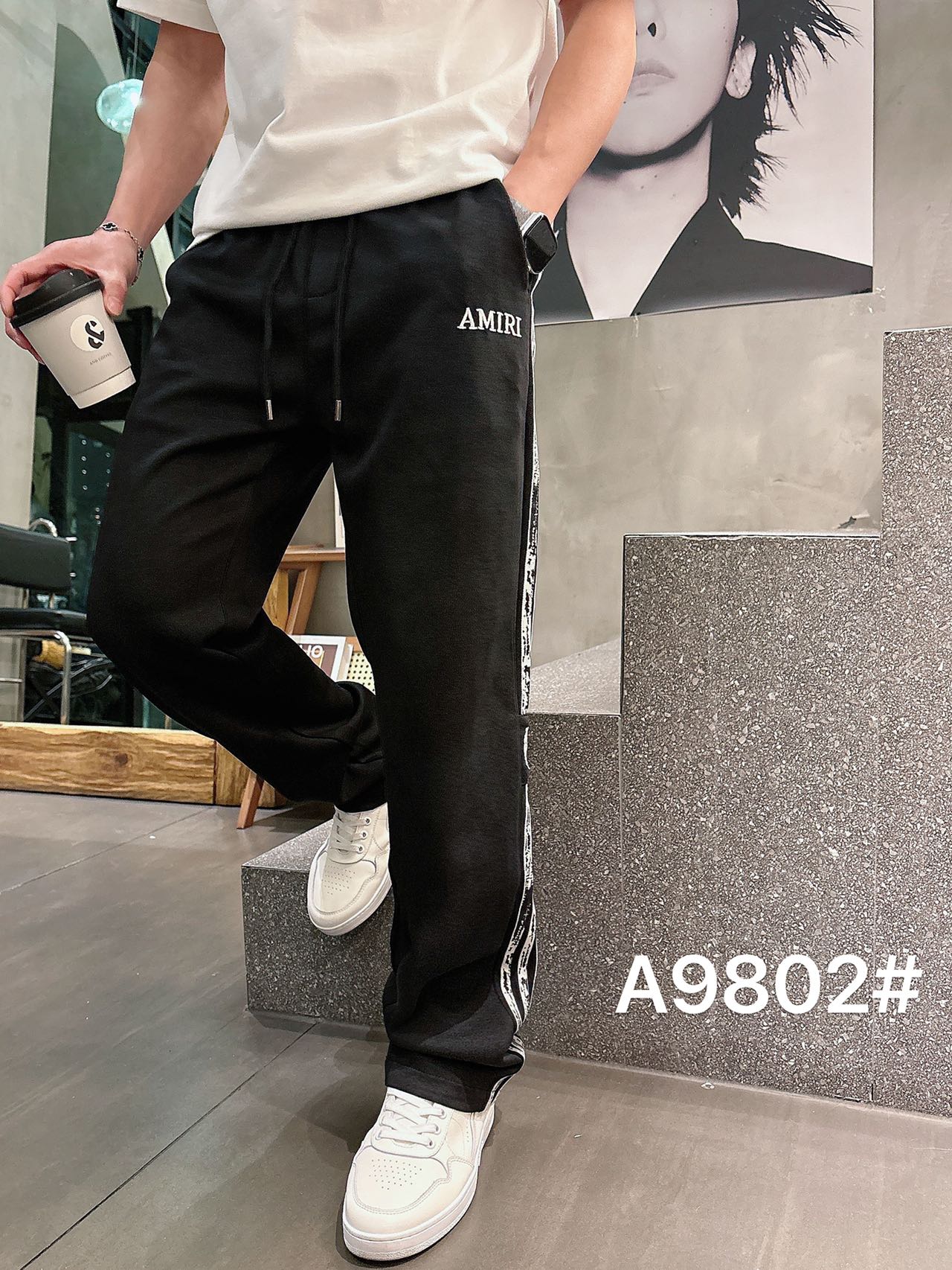 アミリ コピー サイドラインスウェットパンツ ストリート人気 ロゴ刺繍 メンズジョガー|スーパーコピーn級優良店 2 アミリ コピー サイドラインスウェットパンツ ストリート人気 ロゴ刺繍 メンズジョガー|スーパーコピー服