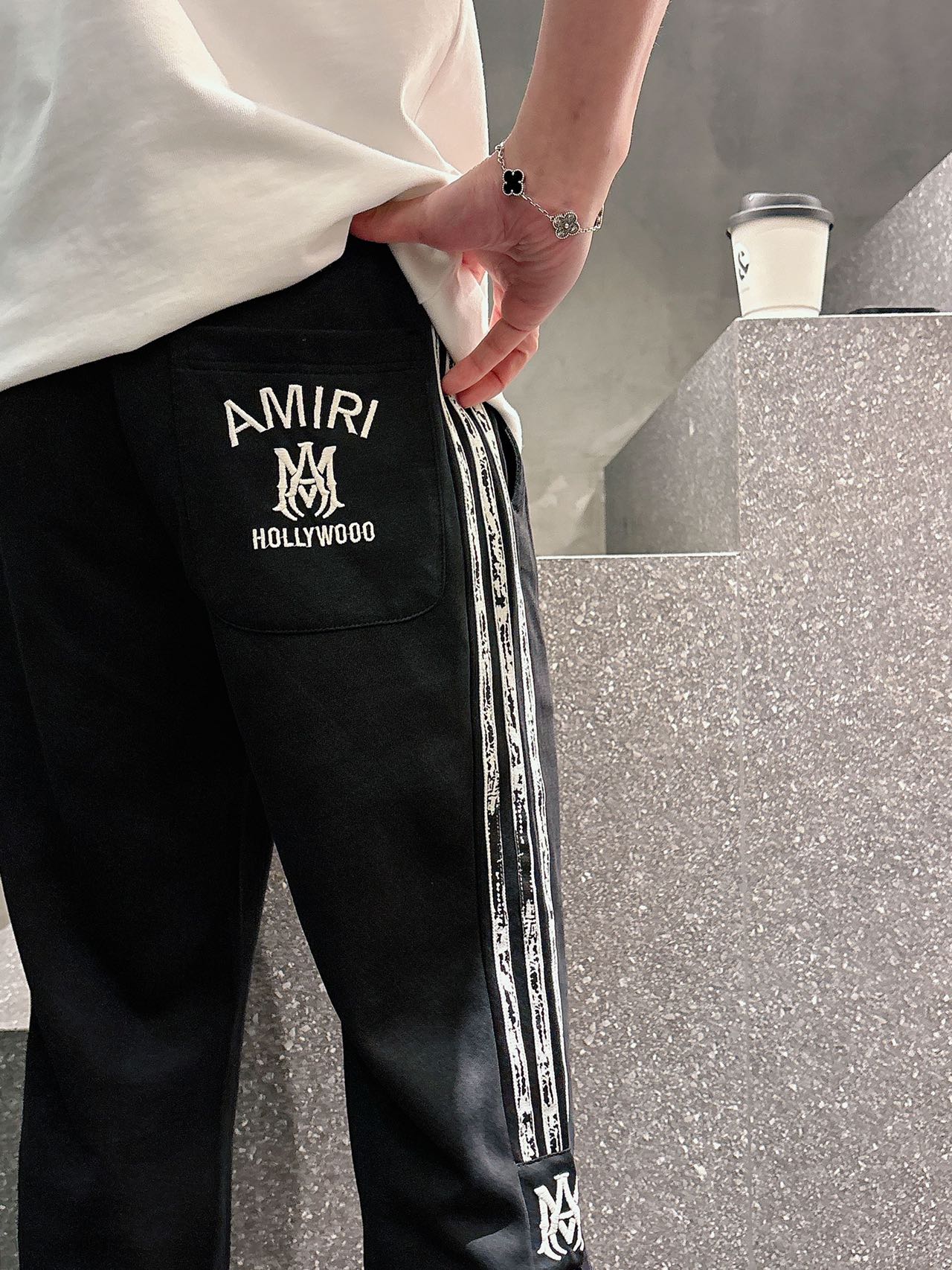 アミリ コピー サイドラインスウェットパンツ ストリート人気 ロゴ刺繍 メンズジョガー|スーパーコピーn級優良店 3 アミリ コピー サイドラインスウェットパンツ ストリート人気 ロゴ刺繍 メンズジョガー|スーパーコピー服