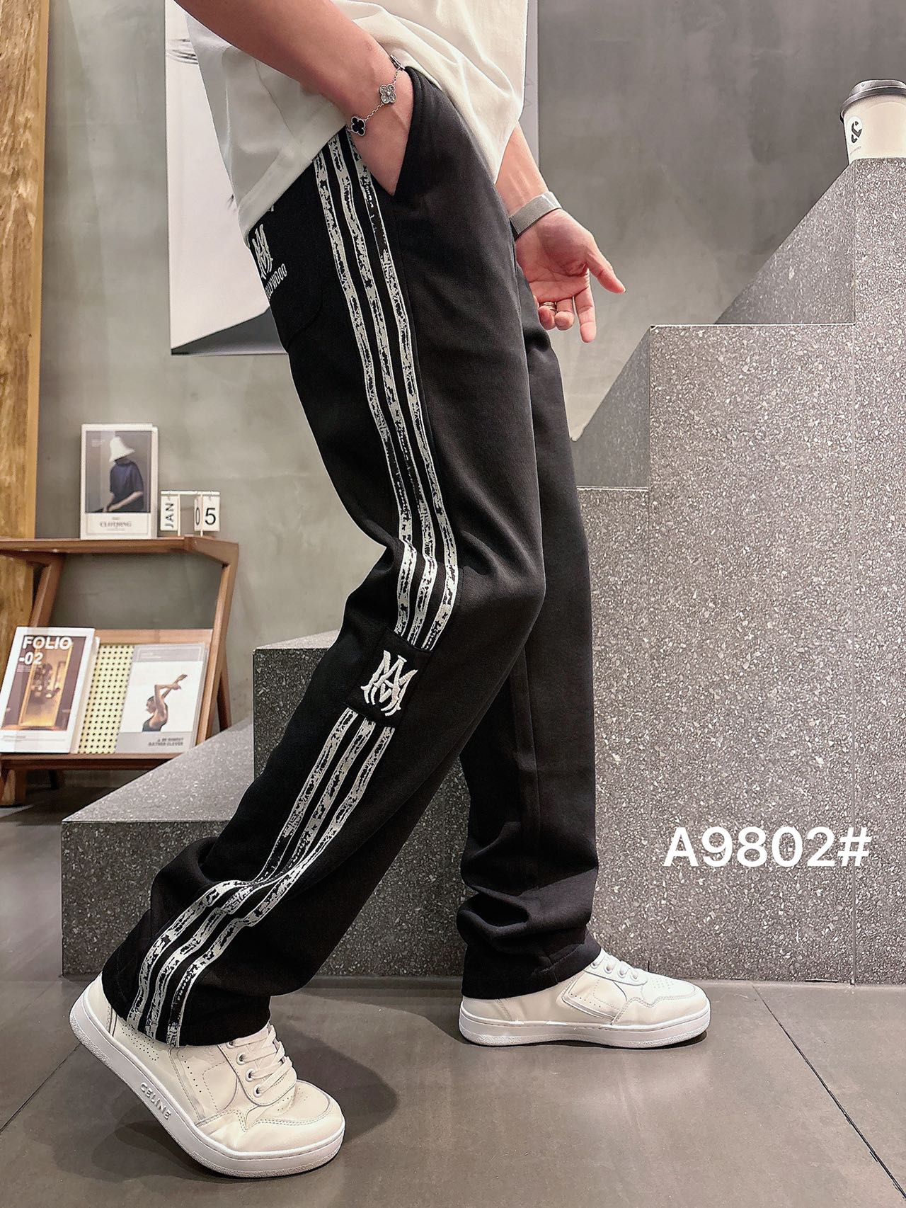 アミリ コピー サイドラインスウェットパンツ ストリート人気 ロゴ刺繍 メンズジョガー|スーパーコピーn級優良店 4 アミリ コピー サイドラインスウェットパンツ ストリート人気 ロゴ刺繍 メンズジョガー|スーパーコピー服