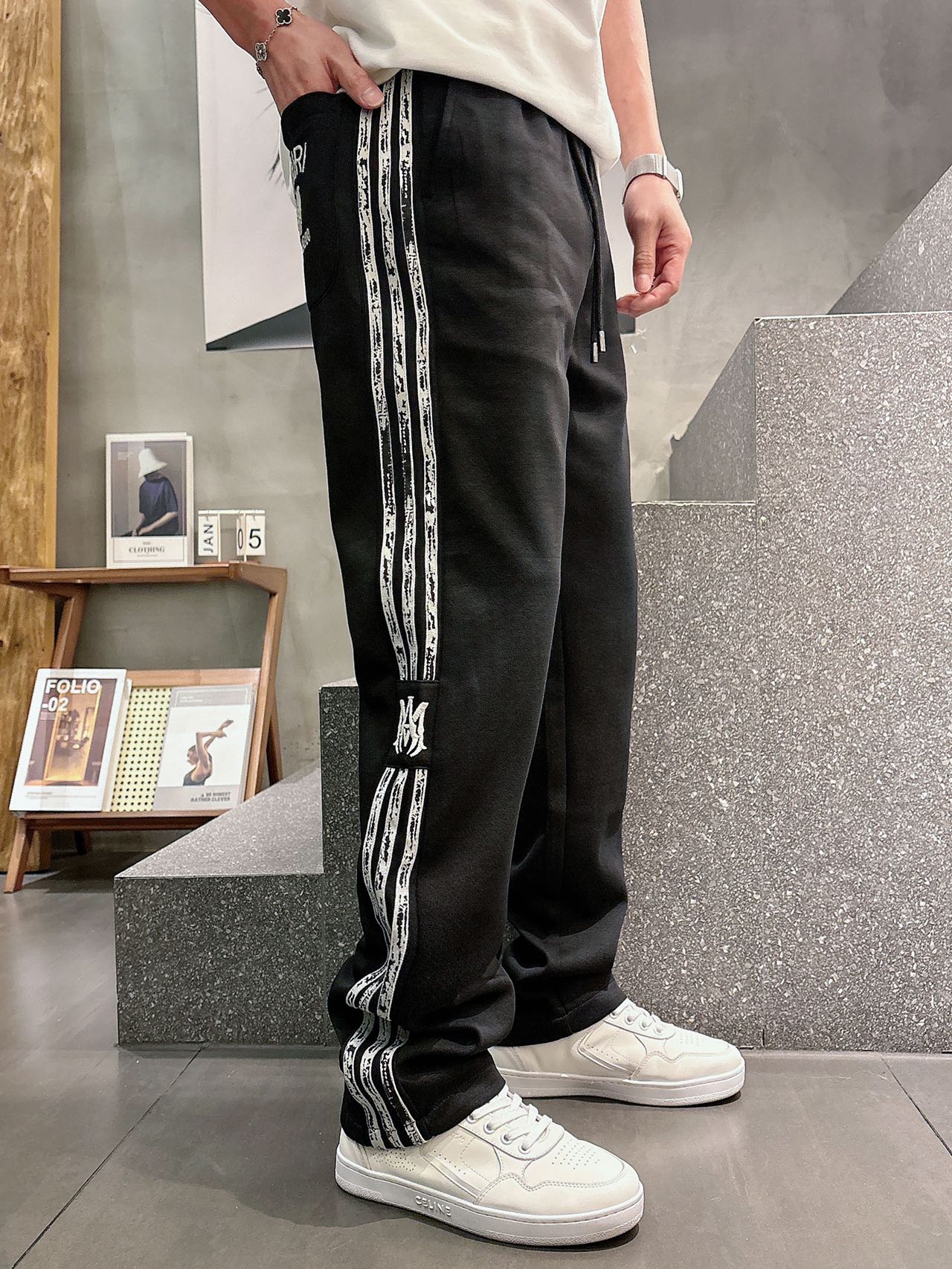 アミリ コピー サイドラインスウェットパンツ ストリート人気 ロゴ刺繍 メンズジョガー|スーパーコピーn級優良店 5 アミリ コピー サイドラインスウェットパンツ ストリート人気 ロゴ刺繍 メンズジョガー|スーパーコピー服