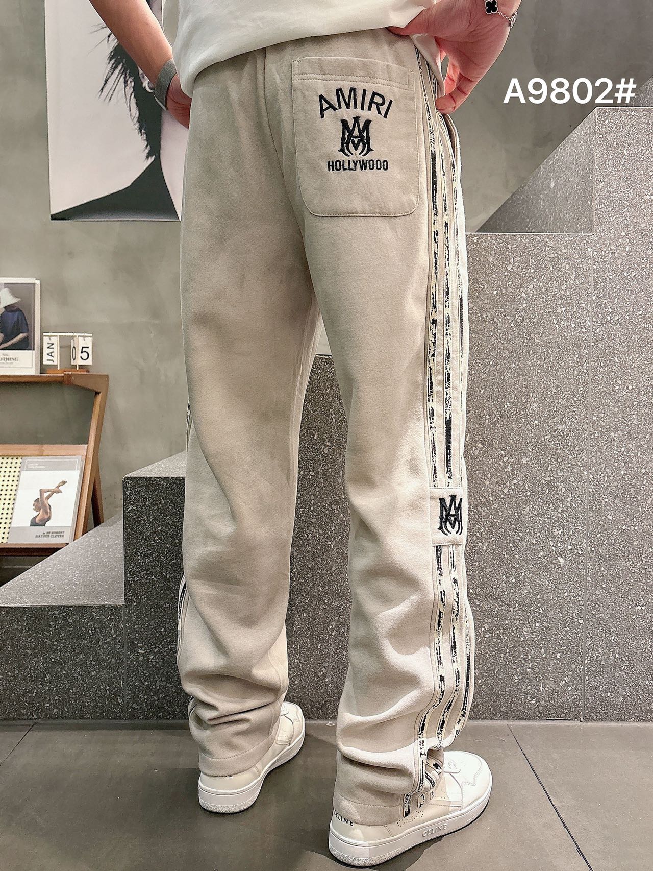 アミリ n級品 サイドラインスウェットパンツ ロゴデザイン ストリート系 メンズ人気｜スーパーコピー服