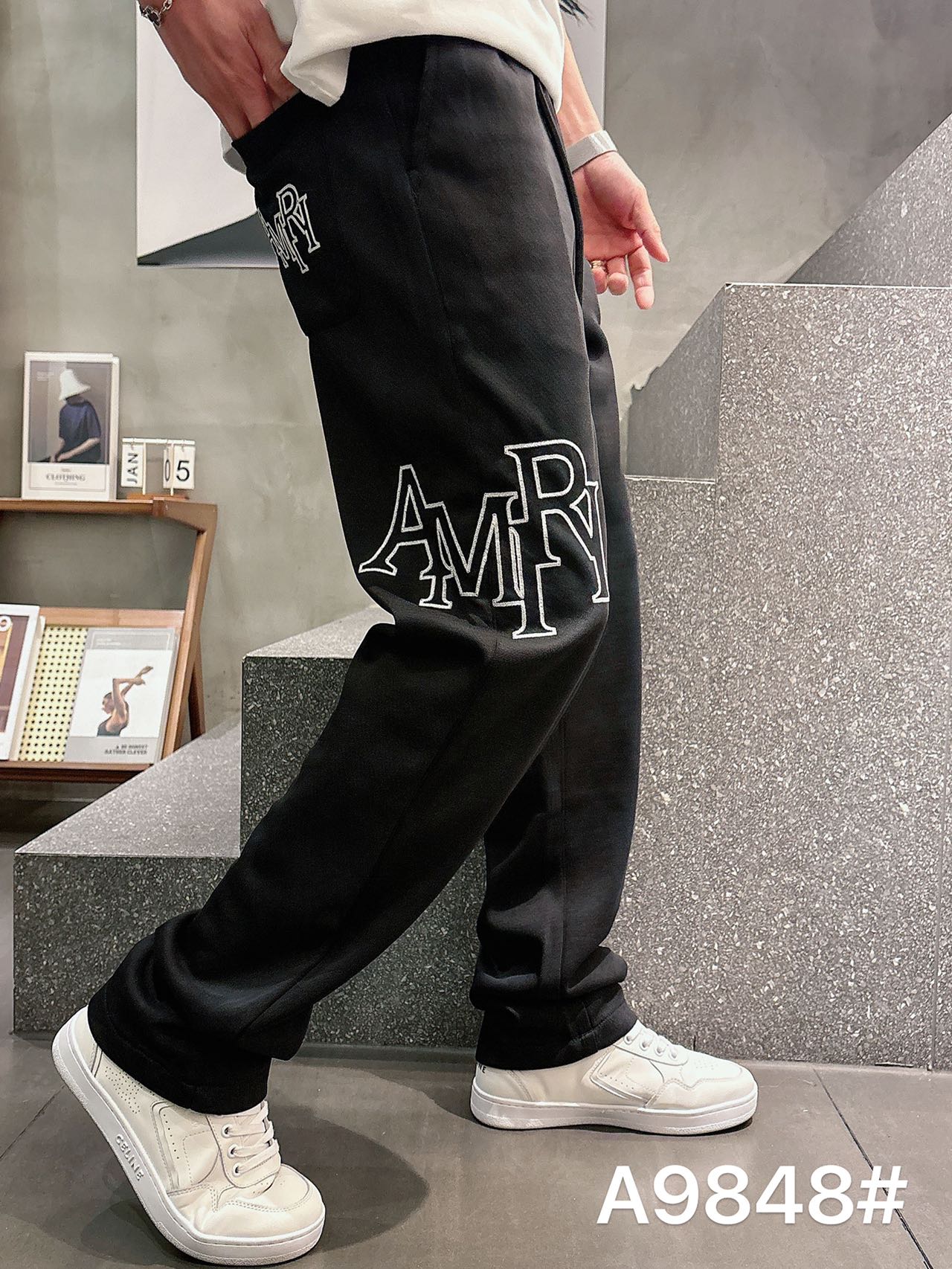 アミリ n級品 サイドラインスウェットパンツ ロゴデザイン ストリート系 メンズ人気｜スーパーコピー服