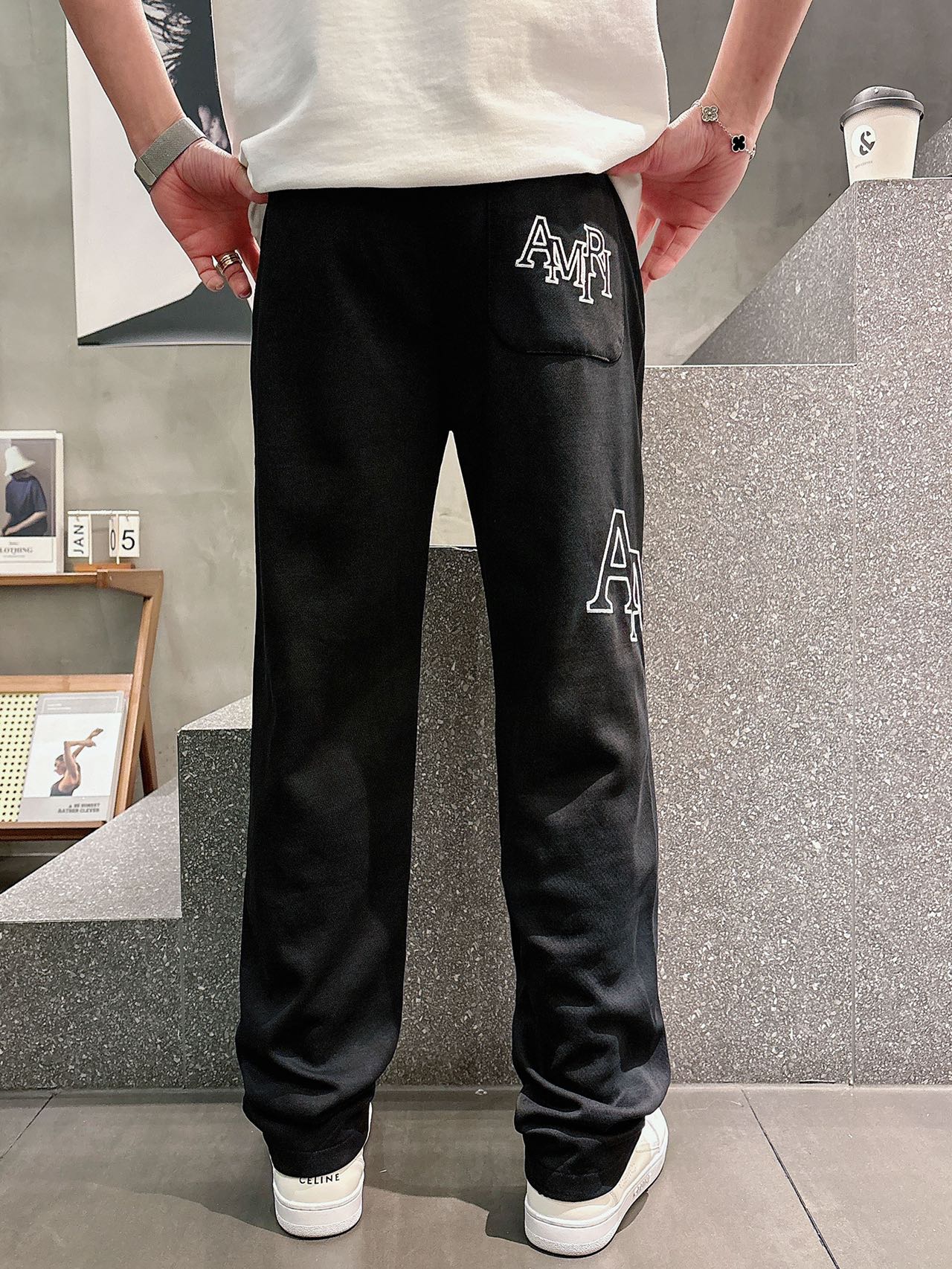 アミリ n級品 サイドラインスウェットパンツ ロゴデザイン ストリート系 メンズ人気｜スーパーコピー服