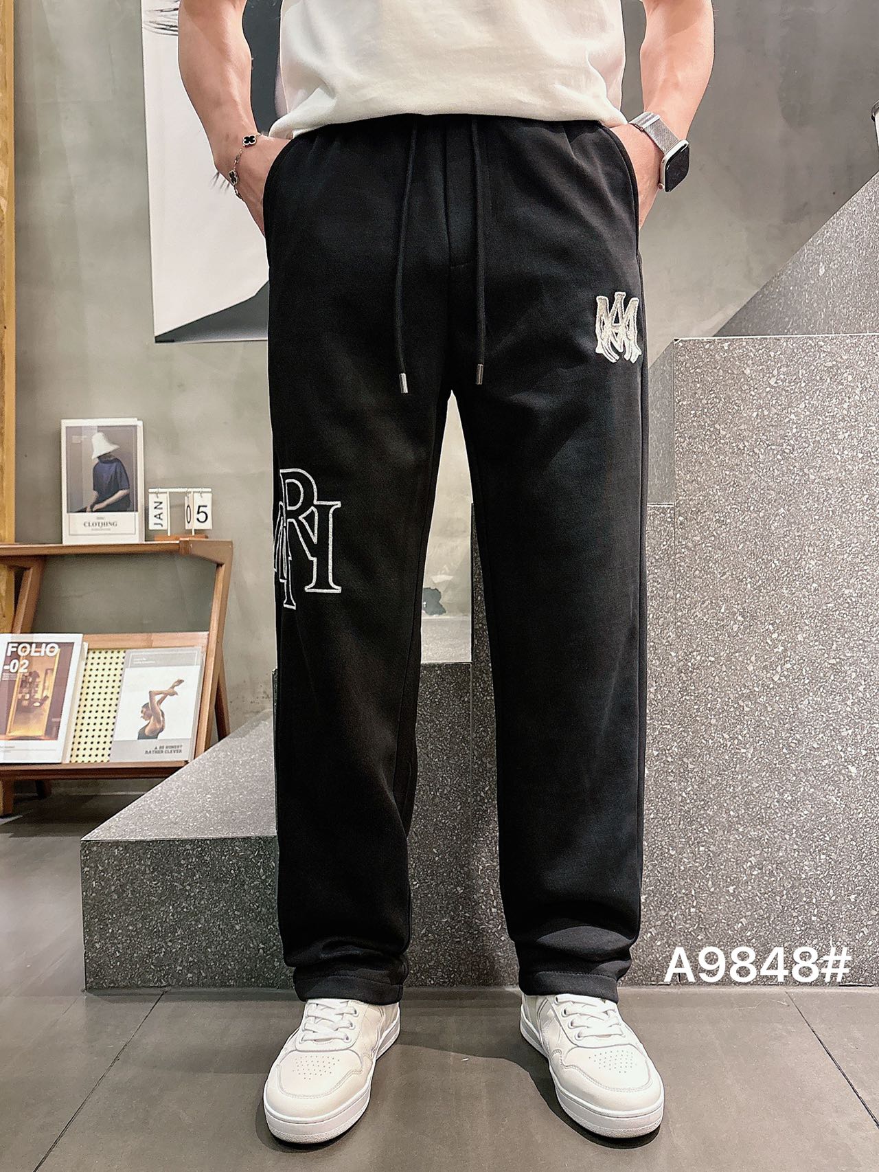 アミリ n級品 サイドラインスウェットパンツ ロゴデザイン ストリート系 メンズ人気｜スーパーコピー服