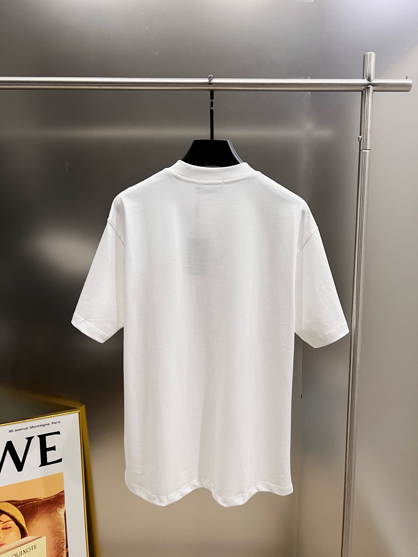 バレンシアガ スーパーコピー ピンクロゴ重ねデザインTシャツ ゆるめシルエットで洗練ストリート感を演出｜スーパーコピー服