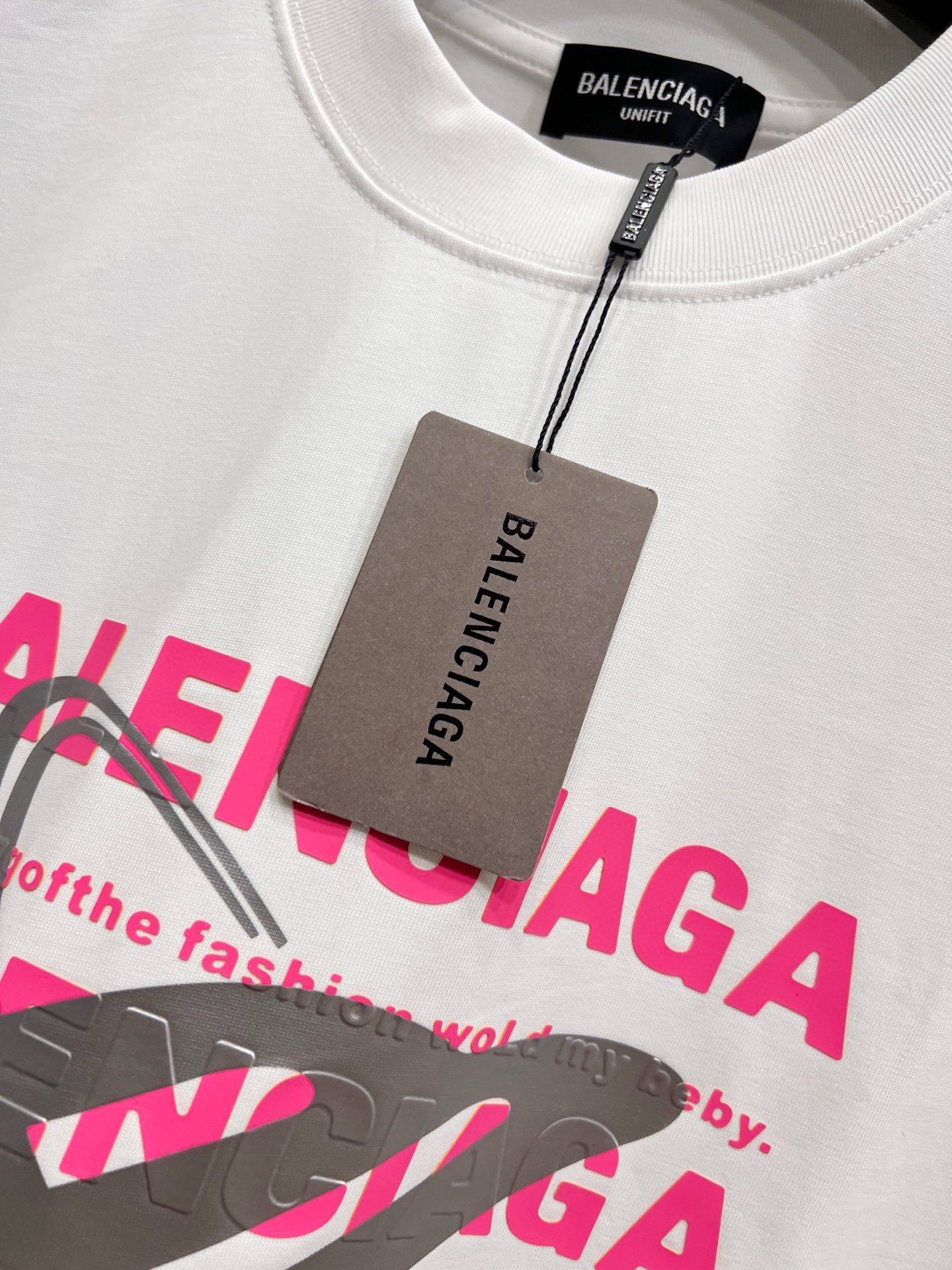 バレンシアガ スーパーコピー ピンクロゴ重ねデザインTシャツ ゆるめシルエットで洗練ストリート感を演出｜スーパーコピー服