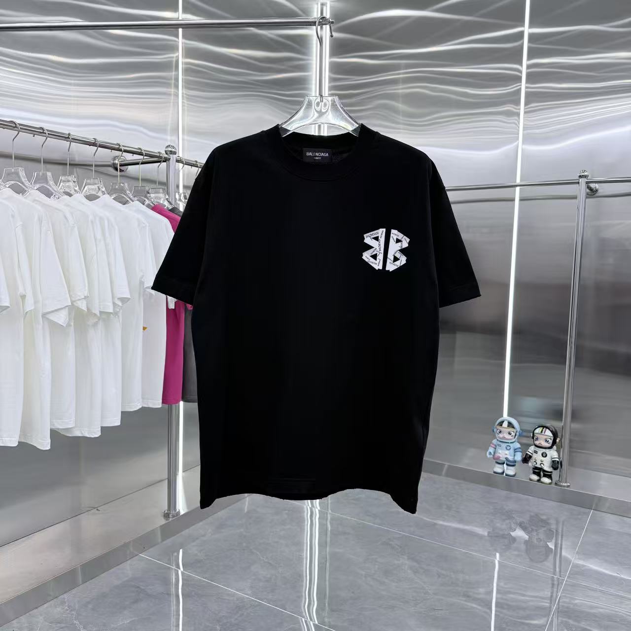 バレンシアガ スーパーコピー ダブルB胸元ロゴTシャツ|都会派モードのワンポイント|スーパーコピーn級優良店 8 バレンシアガ スーパーコピー ダブルB胸元ロゴTシャツ|都会派モードのワンポイント|スーパーコピー服