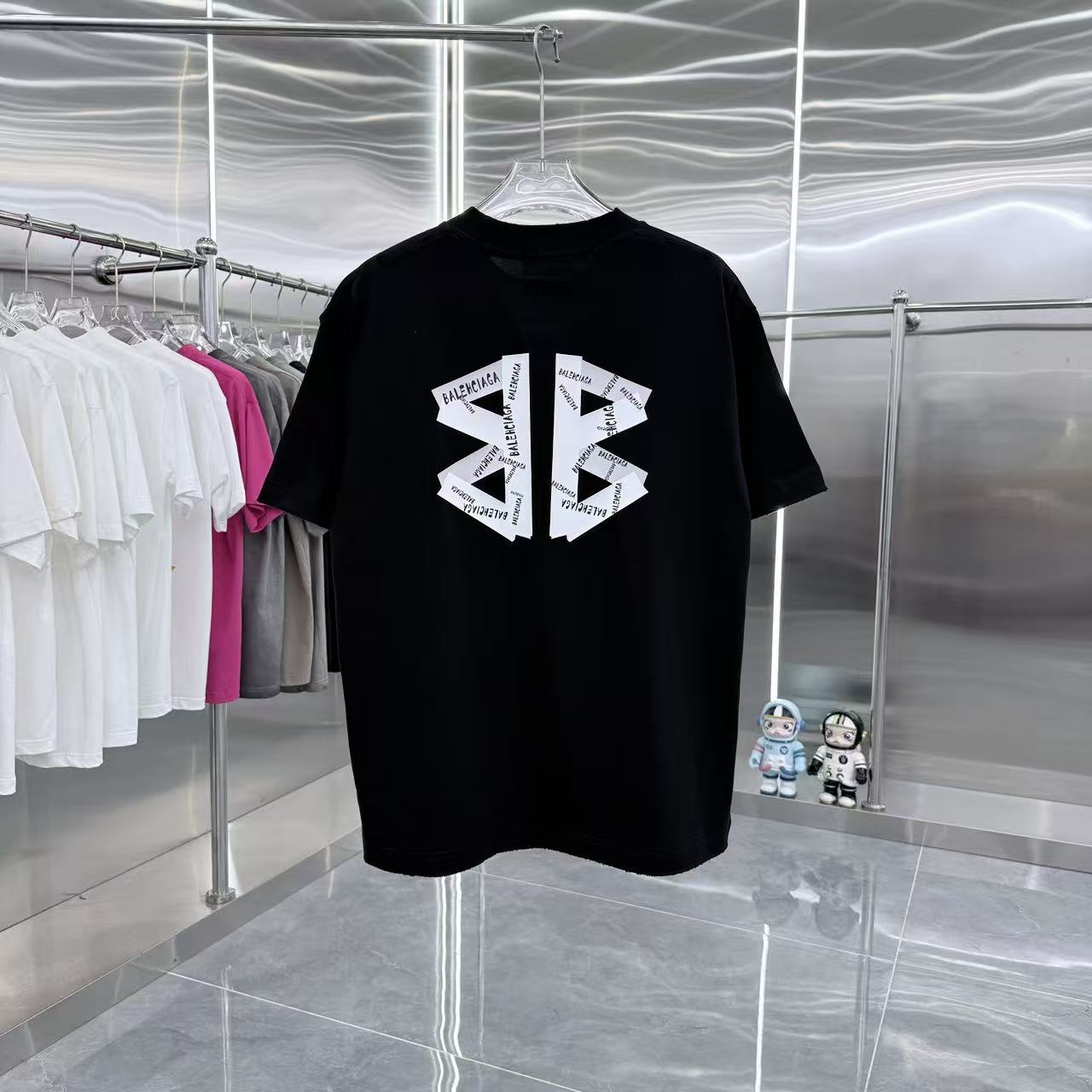 バレンシアガ スーパーコピー ダブルB胸元ロゴTシャツ|都会派モードのワンポイント|スーパーコピーn級優良店 1 バレンシアガ スーパーコピー ダブルB胸元ロゴTシャツ|都会派モードのワンポイント|スーパーコピー服