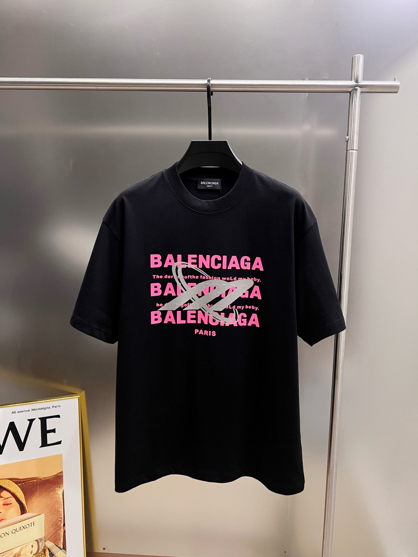 バレンシアガ コピー ピンク重ねロゴTシャツ モード感引き立つブラックカラーで都会的｜スーパーコピー服