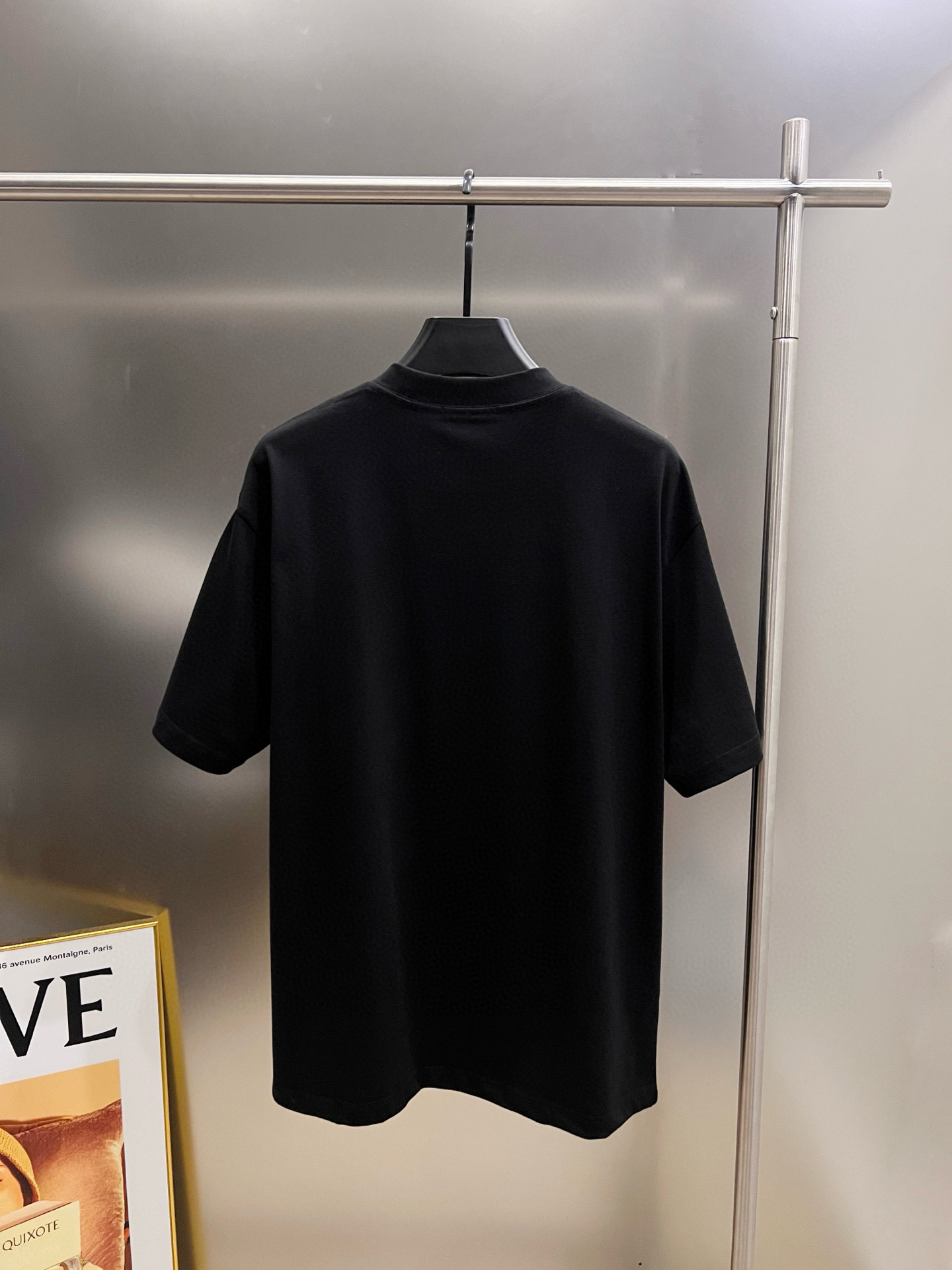 バレンシアガ コピー ピンク重ねロゴTシャツ モード感引き立つブラックカラーで都会的｜スーパーコピー服