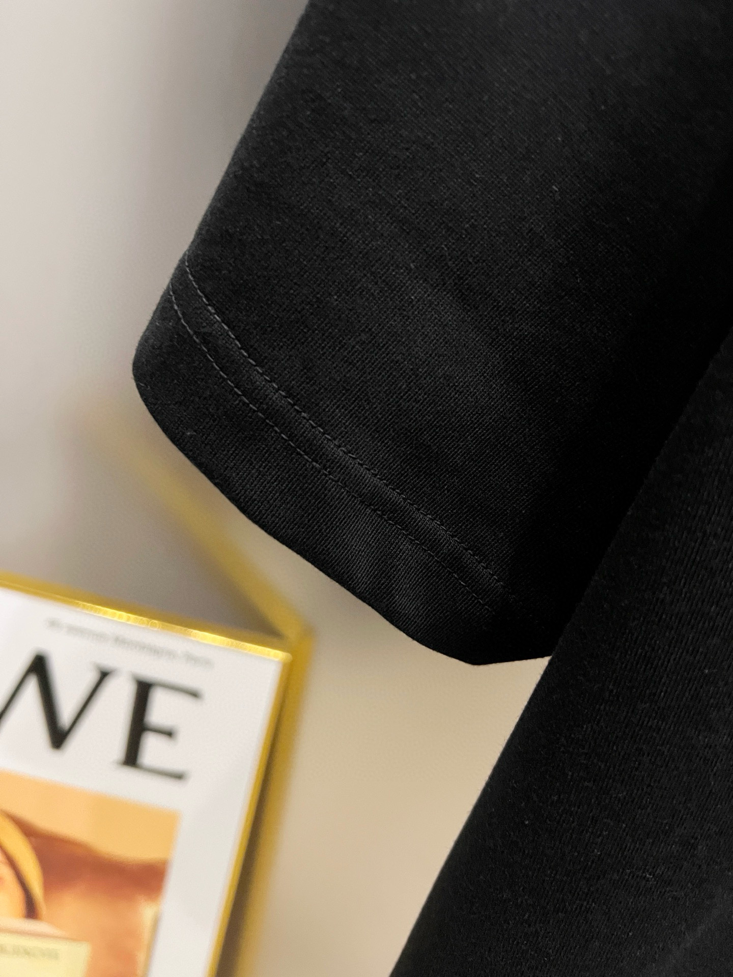 バレンシアガ コピー ピンク重ねロゴTシャツ モード感引き立つブラックカラーで都会的｜スーパーコピー服