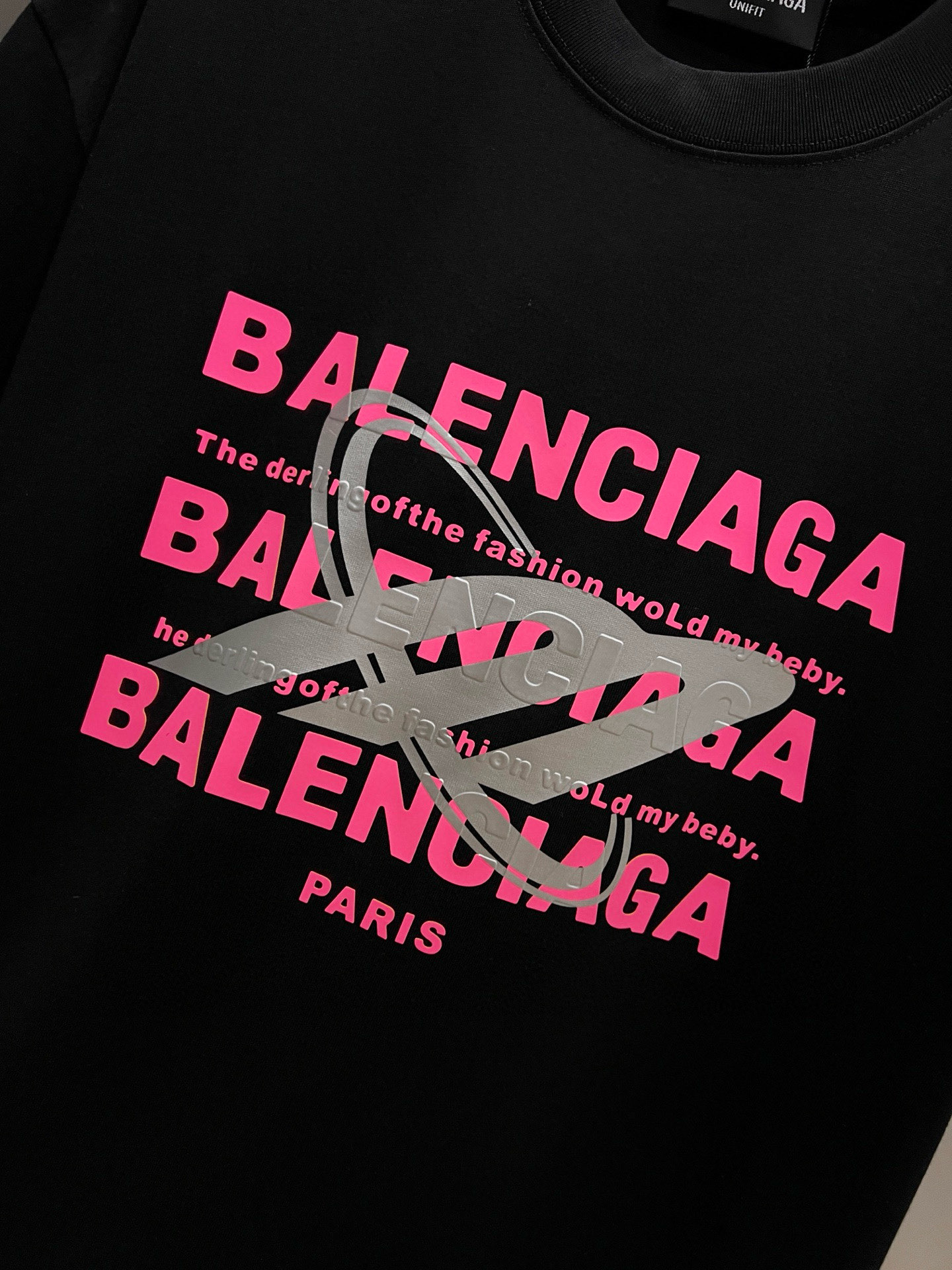 バレンシアガ コピー ピンク重ねロゴTシャツ モード感引き立つブラックカラーで都会的｜スーパーコピー服