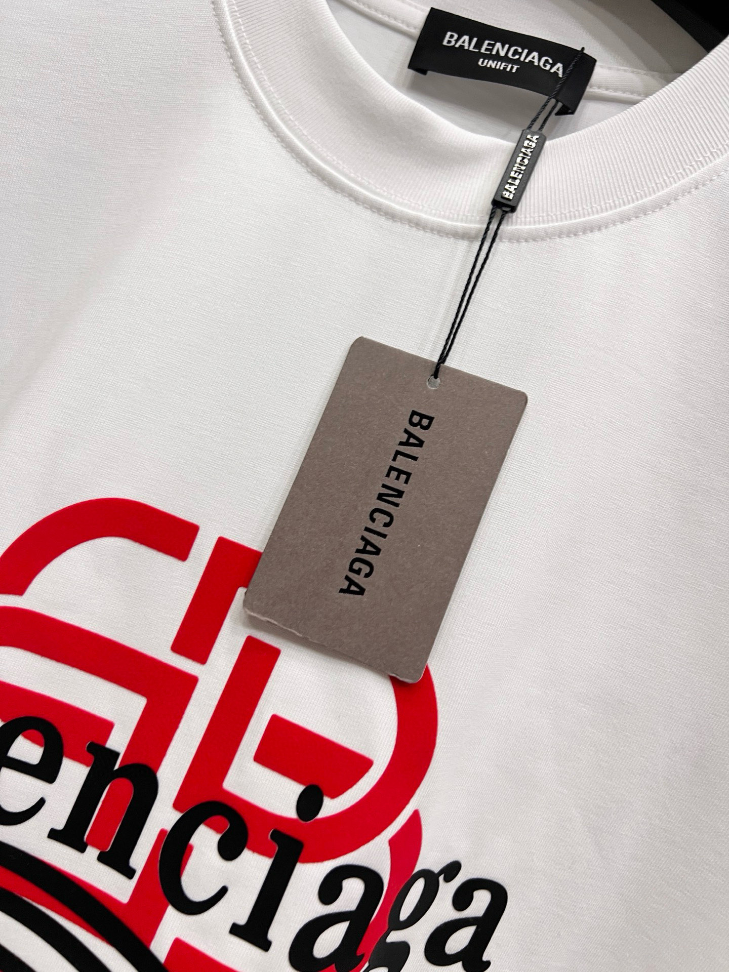 バレンシアガ n級コピー 極簡ロゴ刺繍Tシャツ ミニマルで合わせやすい万能デザイン|スーパーコピーn級優良店 3 バレンシアガ n級コピー 極簡ロゴ刺繍Tシャツ ミニマルで合わせやすい万能デザイン|スーパーコピー服