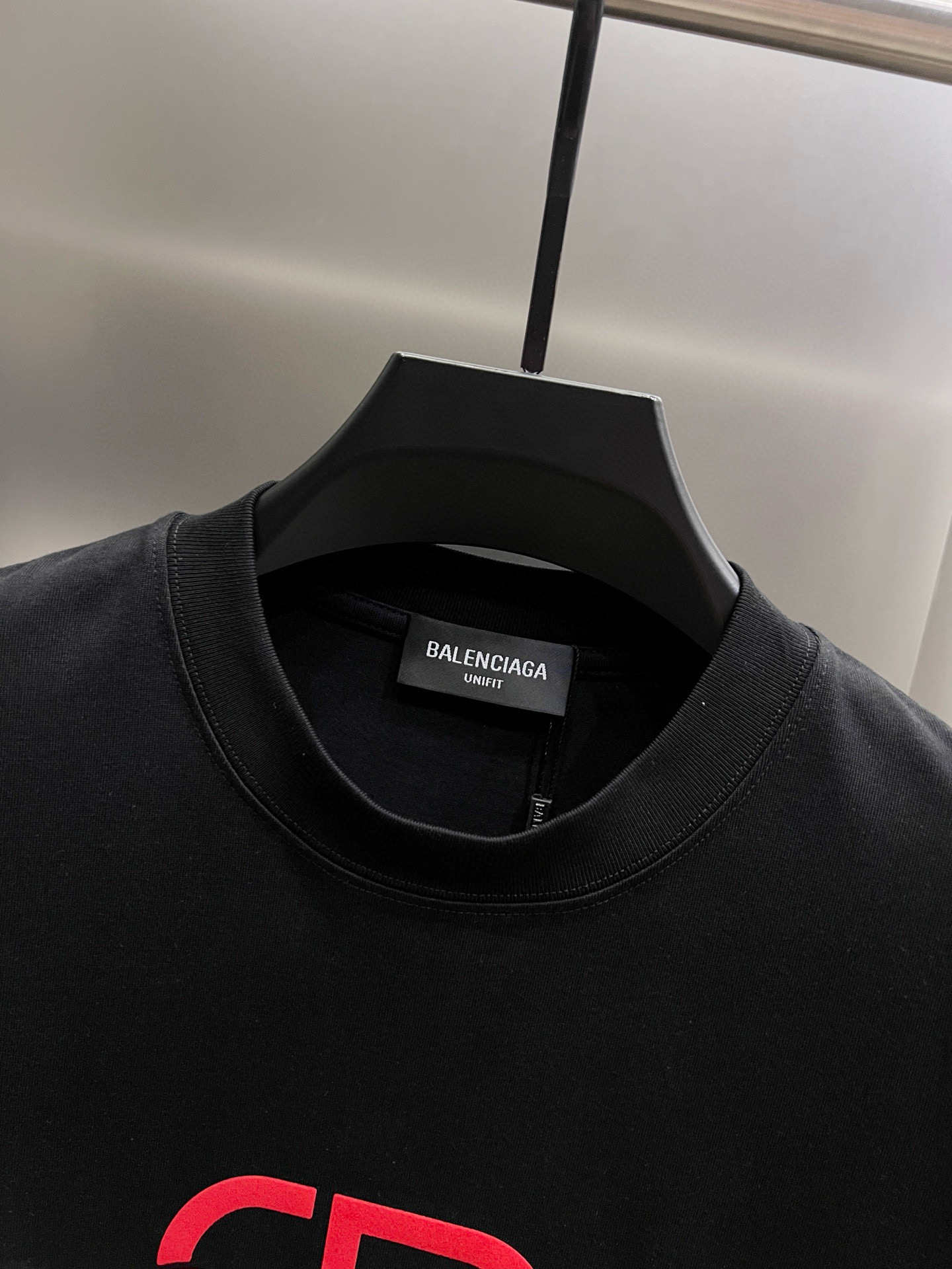 バレンシアガ スーパーコピー 優良サイト ダブルロゴ重ねプリントTシャツ モード感強めの存在感｜スーパーコピー服