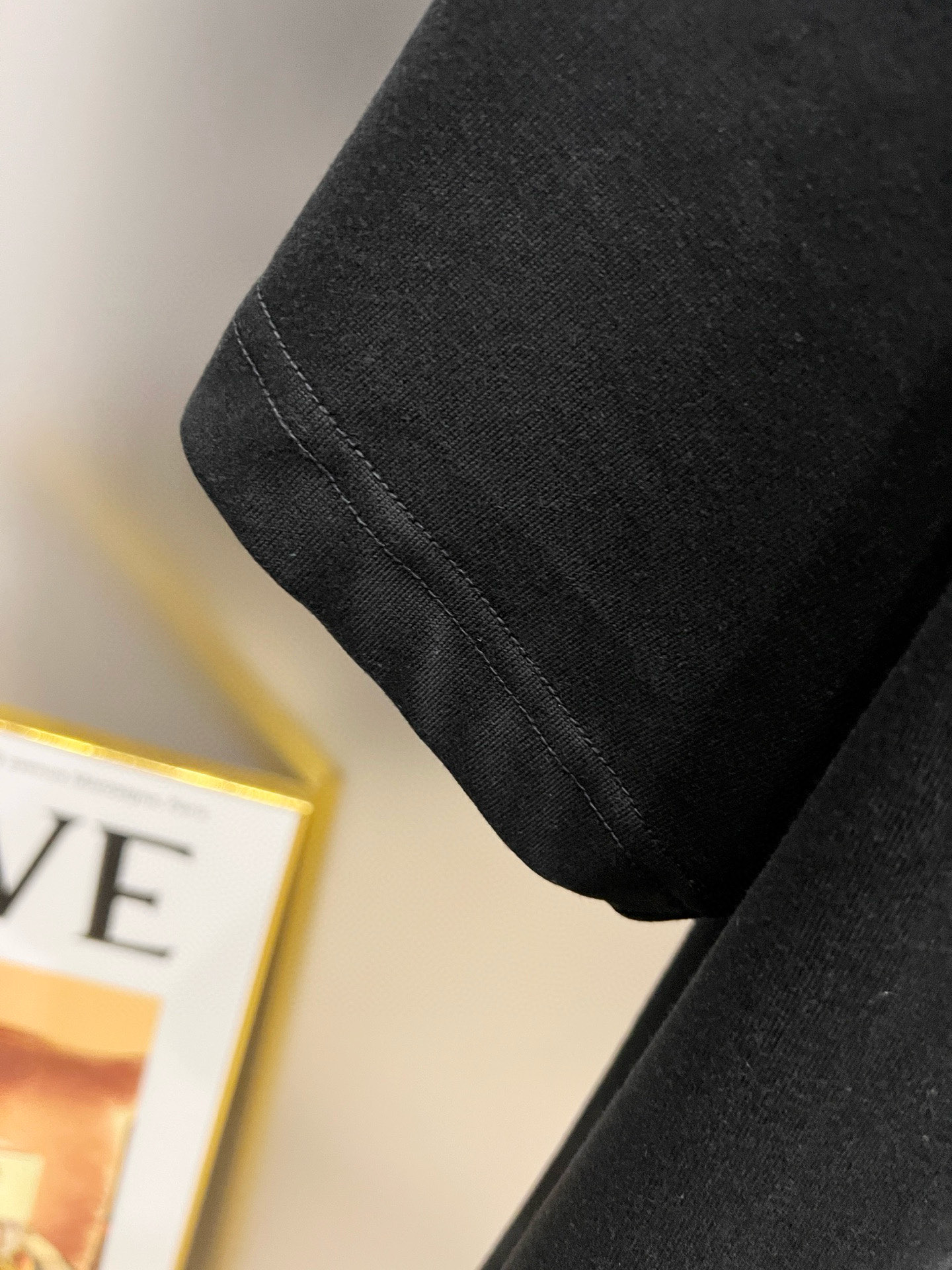 バレンシアガ スーパーコピー 優良サイト ダブルロゴ重ねプリントTシャツ モード感強めの存在感｜スーパーコピー服