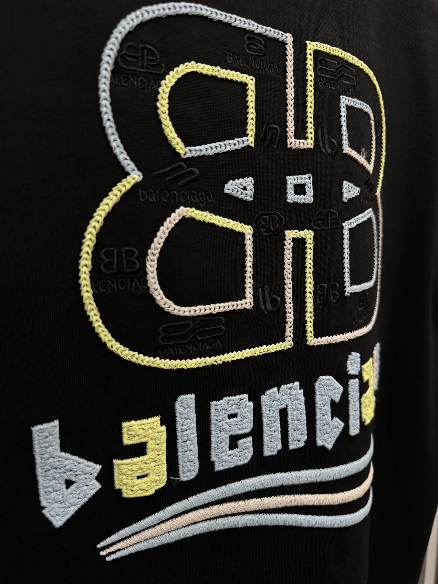 バレンシアガ スーパーコピー 人気定番 ミニロゴ刺繍Tシャツ｜高再現度・実店舗運営・梱包丁寧で安心取引｜スーパーコピー服