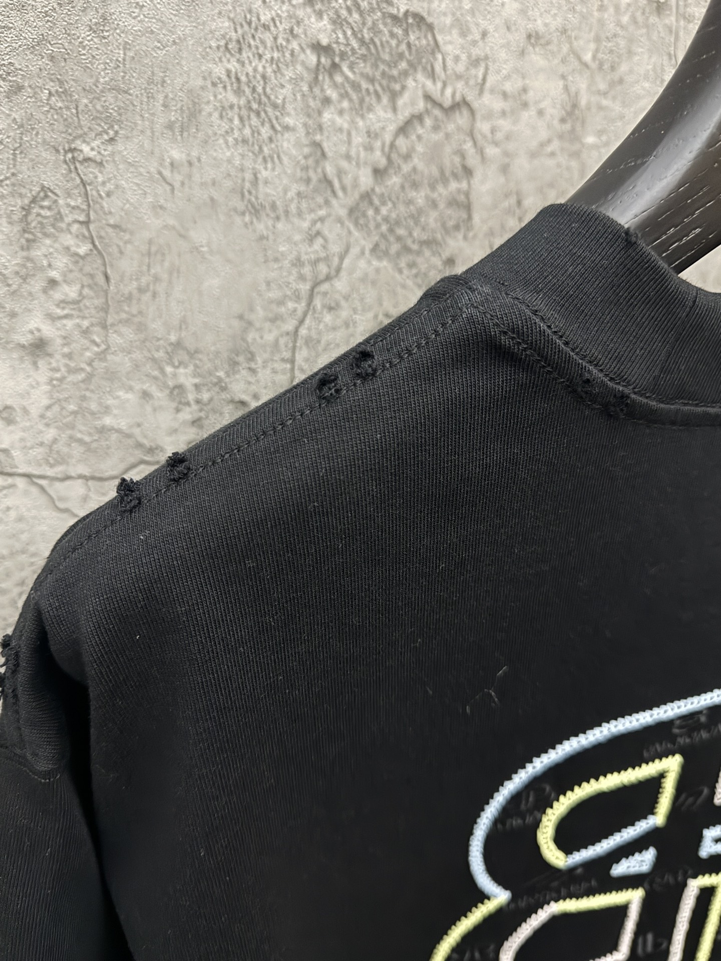 バレンシアガ スーパーコピー 人気定番 ミニロゴ刺繍Tシャツ｜高再現度・実店舗運営・梱包丁寧で安心取引｜スーパーコピー服