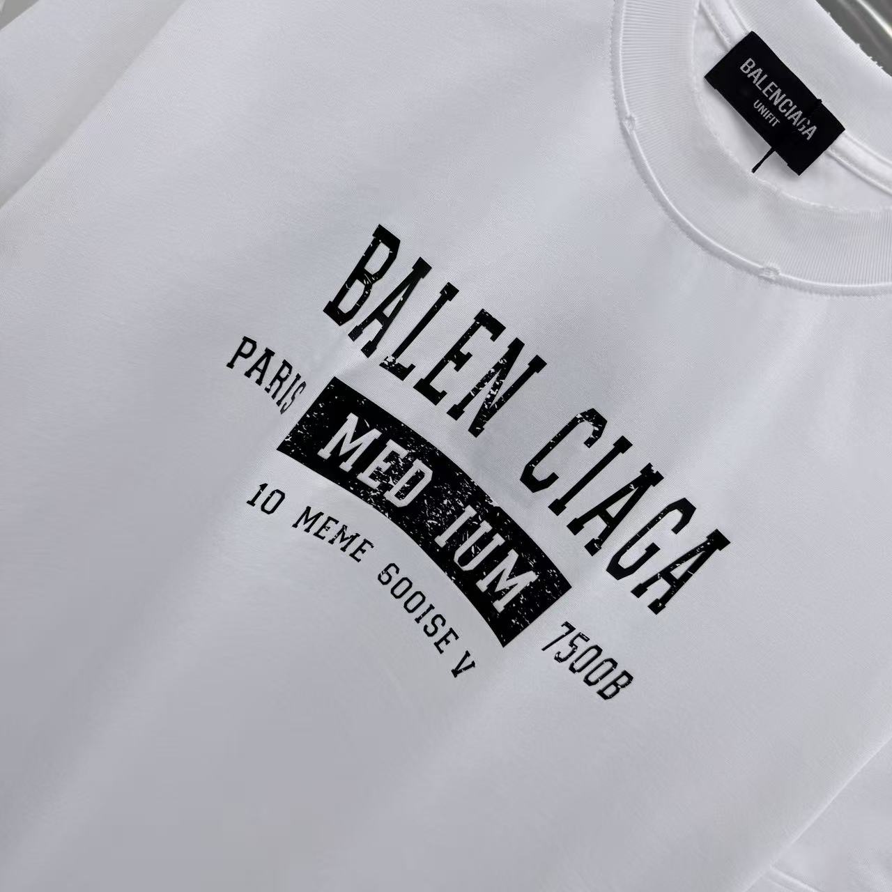 バレンシアガ コピー MEDIUMフロントロゴTシャツ｜都会系ユニセックスモード｜スーパーコピー服