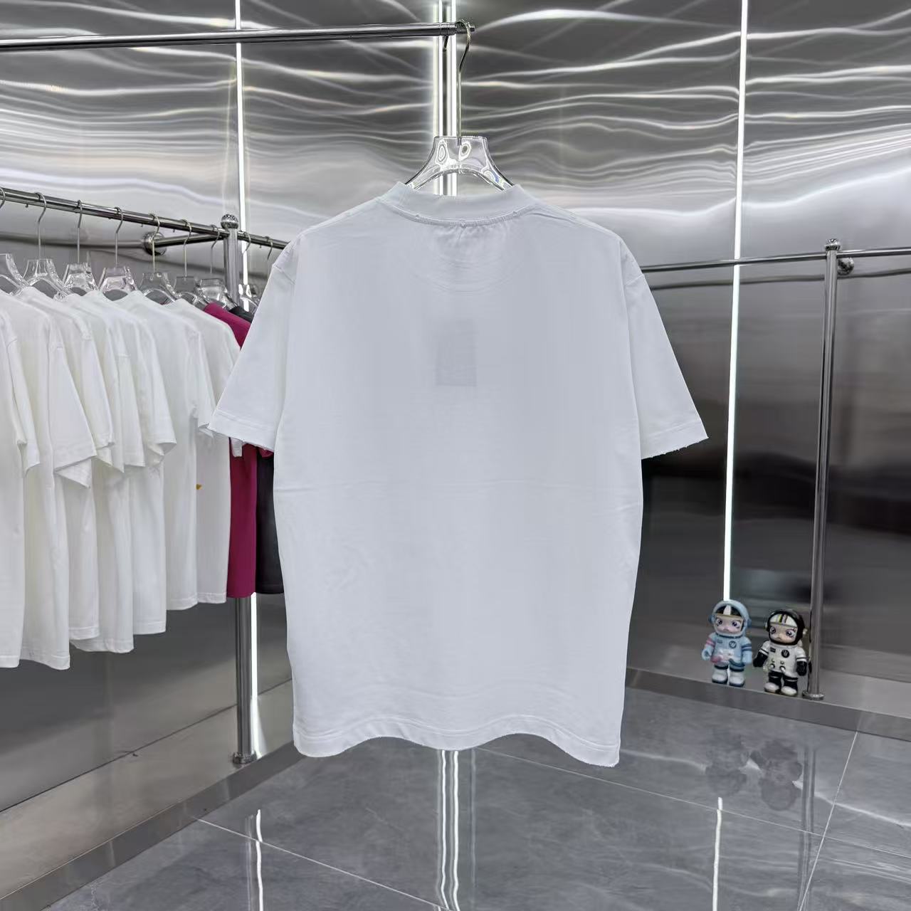 バレンシアガ コピー MEDIUMフロントロゴTシャツ｜都会系ユニセックスモード｜スーパーコピー服