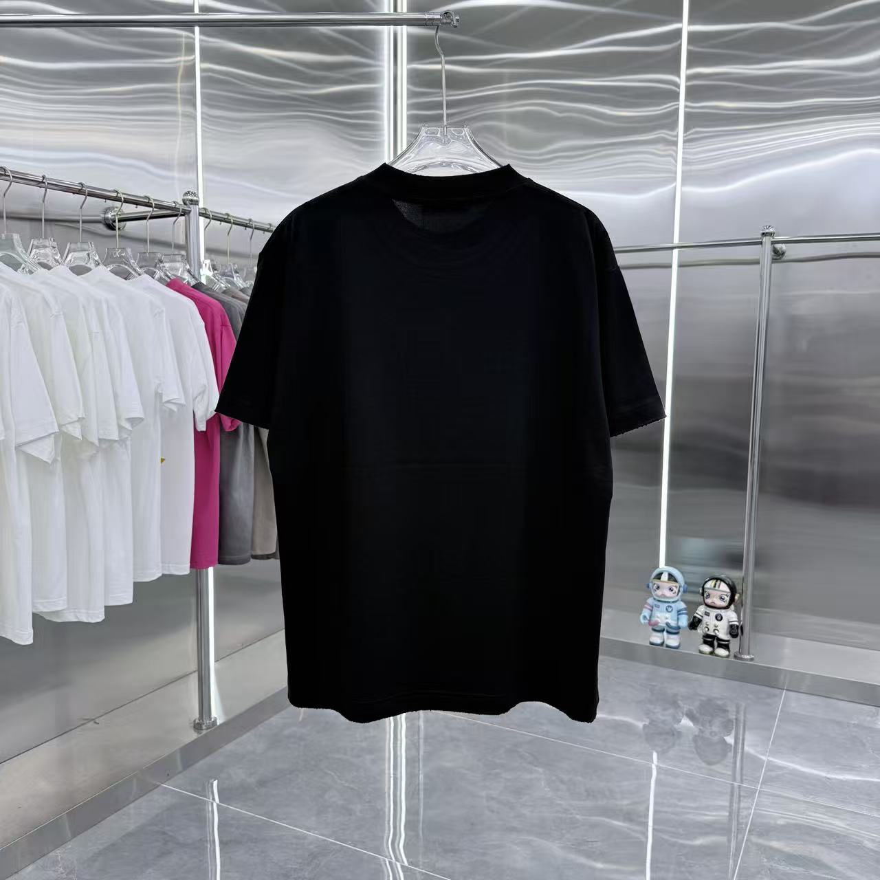 バレンシアガ n級コピー MEDIUMアートロゴTシャツ|ストリート感漂うモード一着|スーパーコピーn級優良店 8 バレンシアガ n級コピー MEDIUMアートロゴTシャツ|ストリート感漂うモード一着|スーパーコピー服