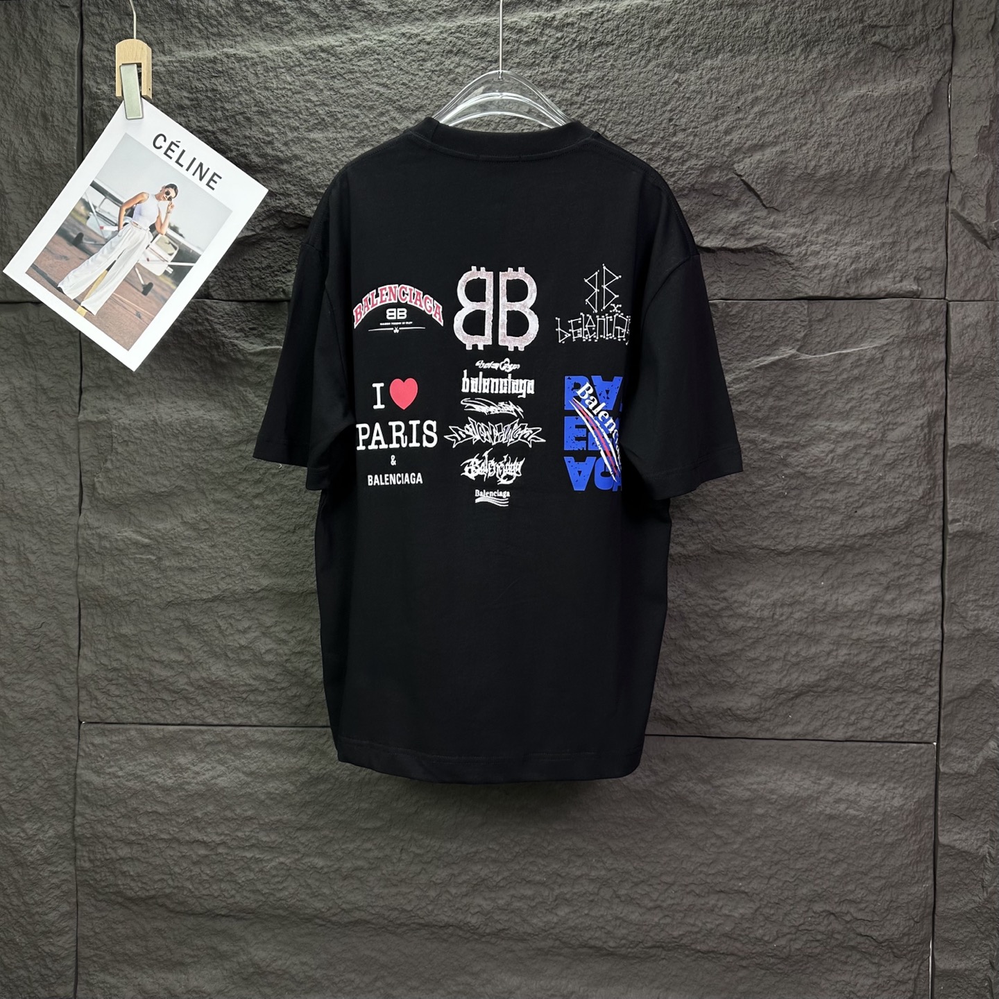 バレンシアガ スーパーコピー ロゴマルチアートTシャツ｜個性派デザイン×ストリート映えの人気モデル｜スーパーコピー服