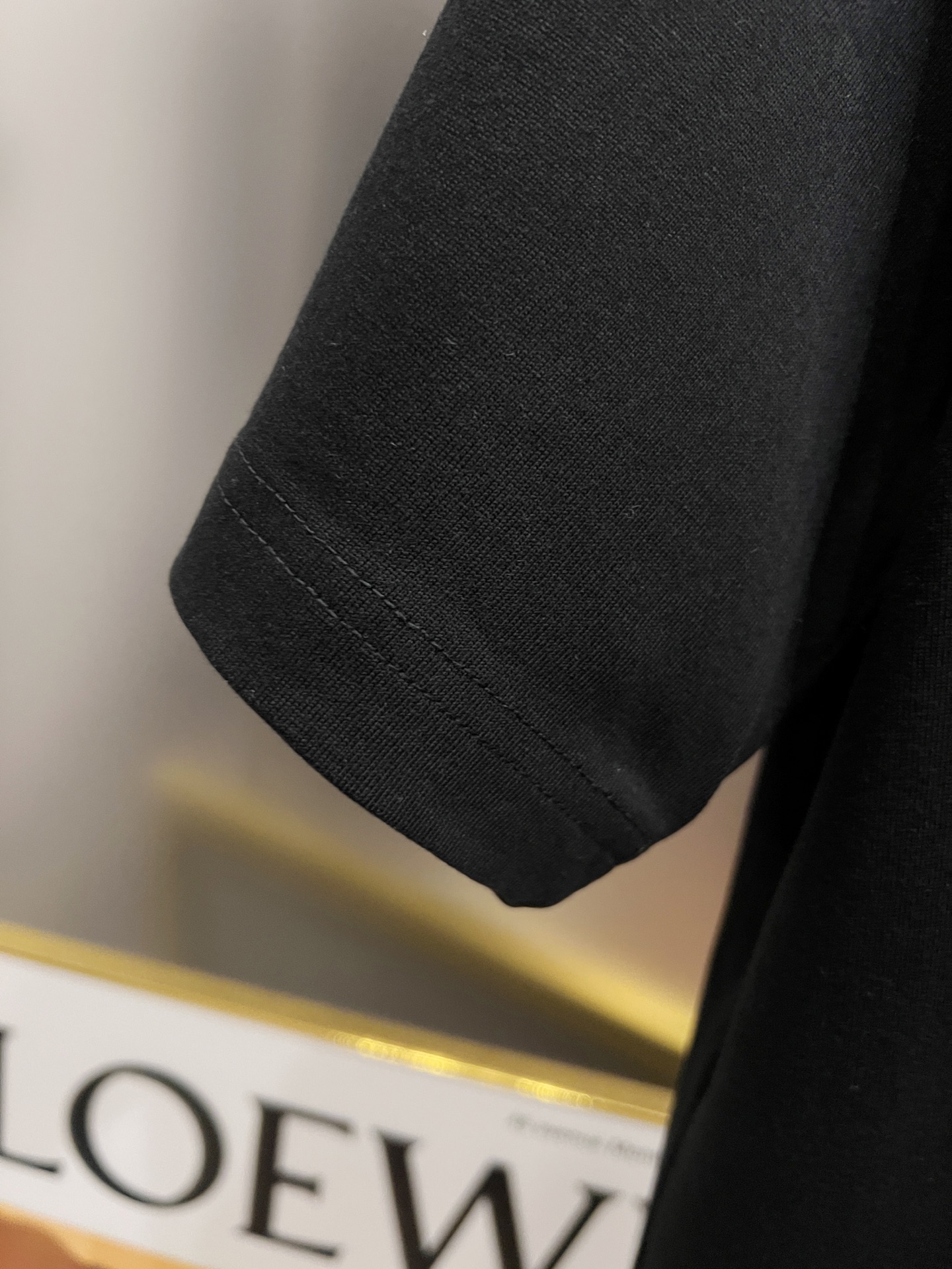 バレンシアガ スーパーコピー バックロゴTシャツ｜ピンクアクセントが映えるストリート人気モデル｜スーパーコピー服