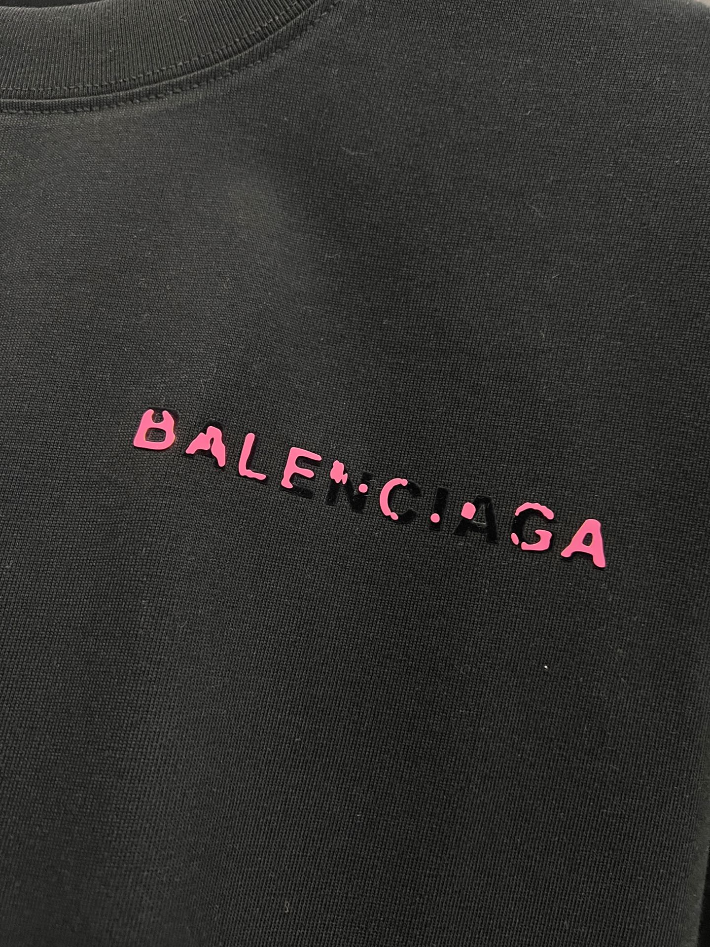 バレンシアガ スーパーコピー バックロゴTシャツ｜ピンクアクセントが映えるストリート人気モデル｜スーパーコピー服