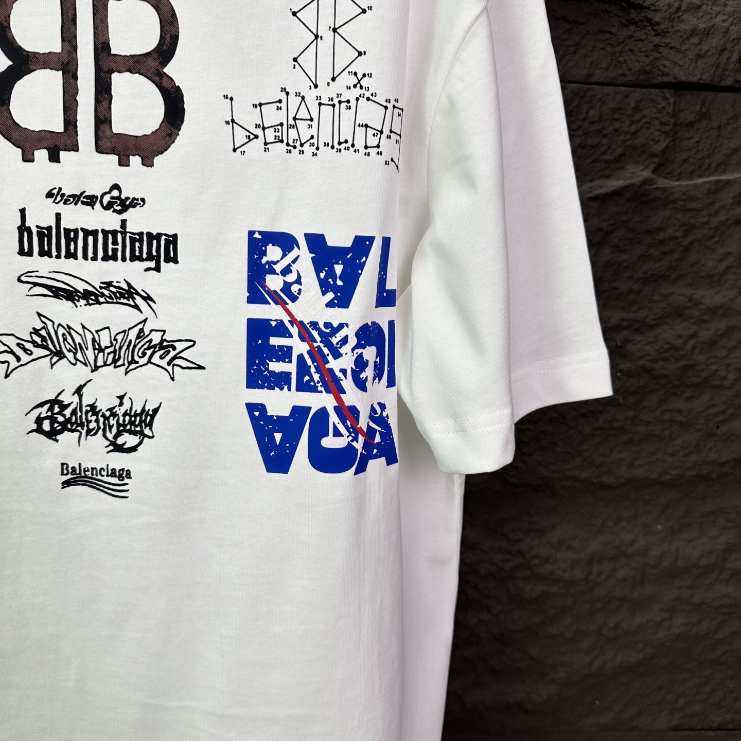 バレンシアガ コピー マルチロゴTシャツ|ストリート映えの定番デザイン×程よい存在感|スーパーコピーn級優良店 7 バレンシアガ コピー マルチロゴTシャツ|ストリート映えの定番デザイン×程よい存在感|スーパーコピー服