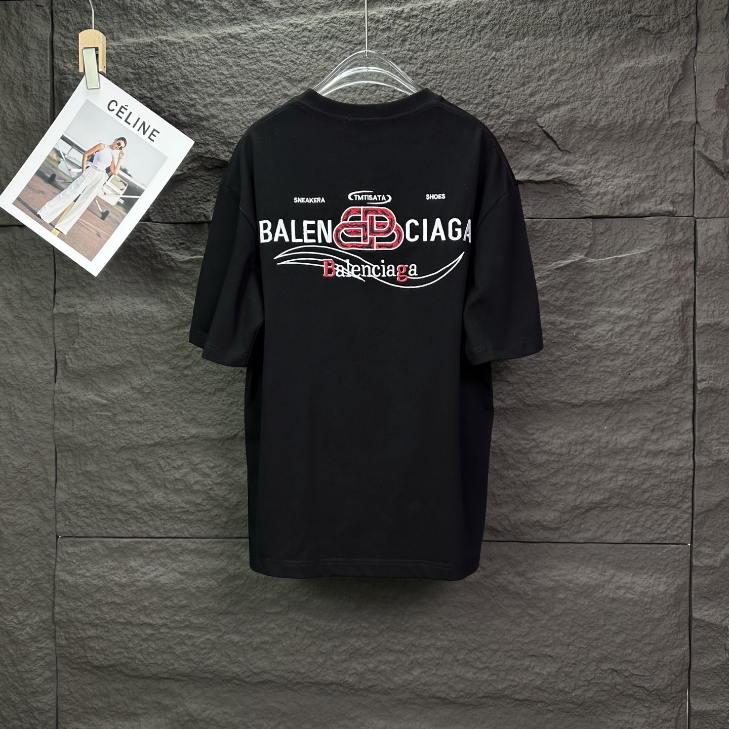 バレンシアガ スーパーコピー ミニロゴ胸プリントTシャツ｜シンプル×モード感の万能デザイン｜スーパーコピー服