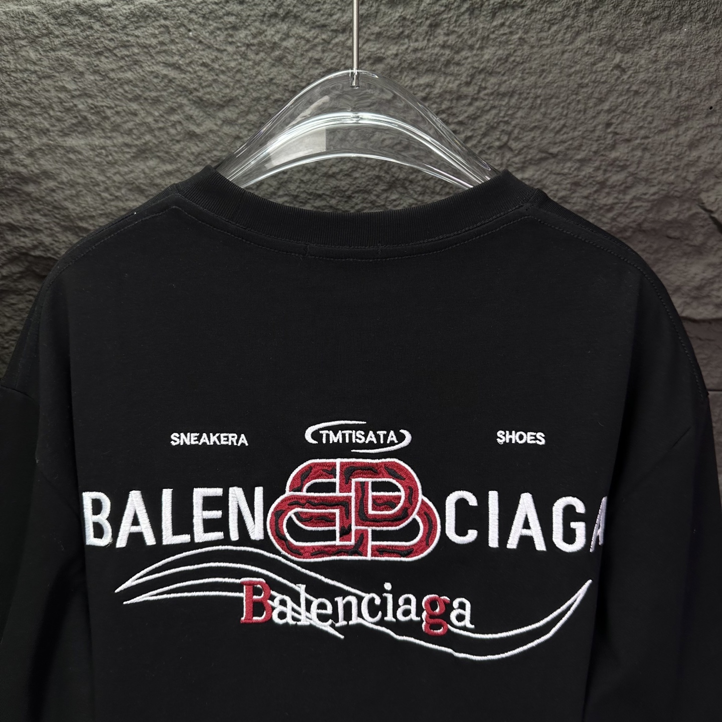 バレンシアガ スーパーコピー ミニロゴ胸プリントTシャツ｜シンプル×モード感の万能デザイン｜スーパーコピー服