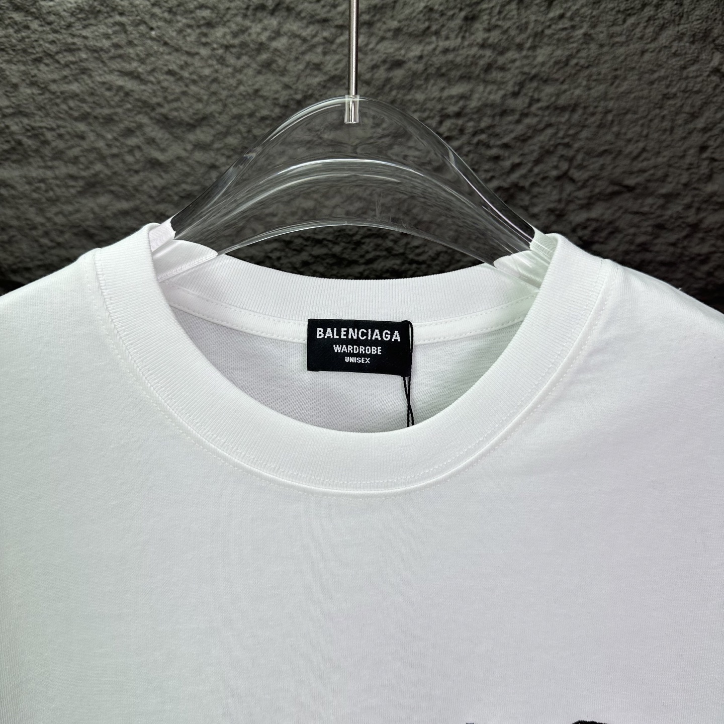 バレンシアガ スーパーコピー ミニロゴ胸プリントTシャツ｜上質感際立つシンプルデザイン｜スーパーコピー服