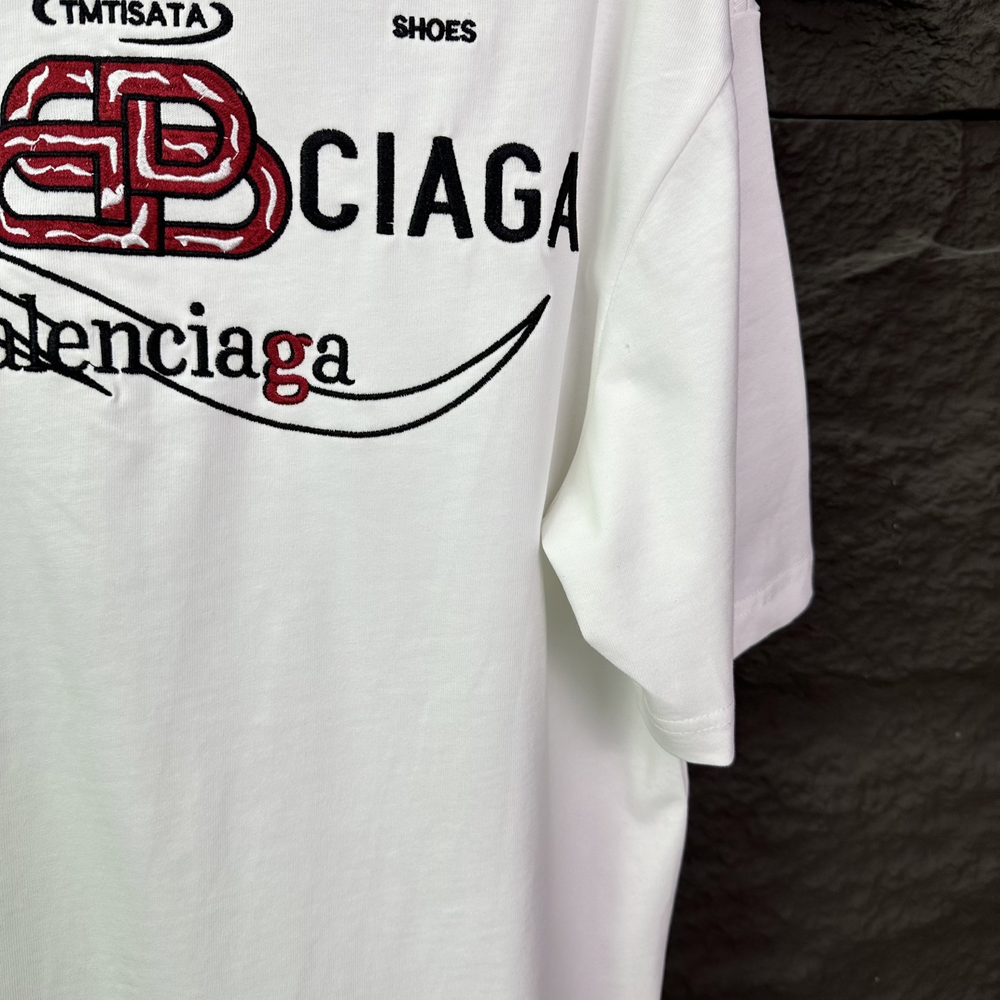 バレンシアガ スーパーコピー ミニロゴ胸プリントTシャツ｜上質感際立つシンプルデザイン｜スーパーコピー服