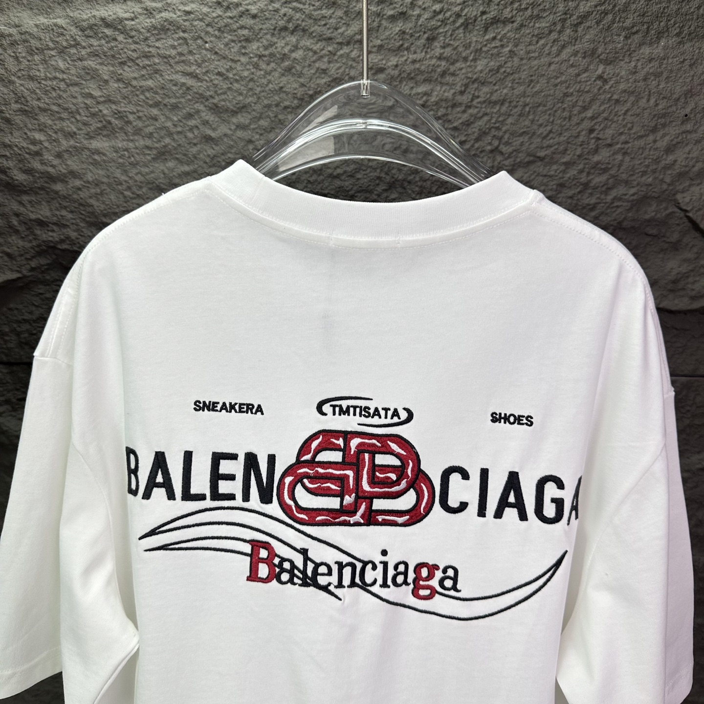 バレンシアガ スーパーコピー ミニロゴ胸プリントTシャツ｜上質感際立つシンプルデザイン｜スーパーコピー服